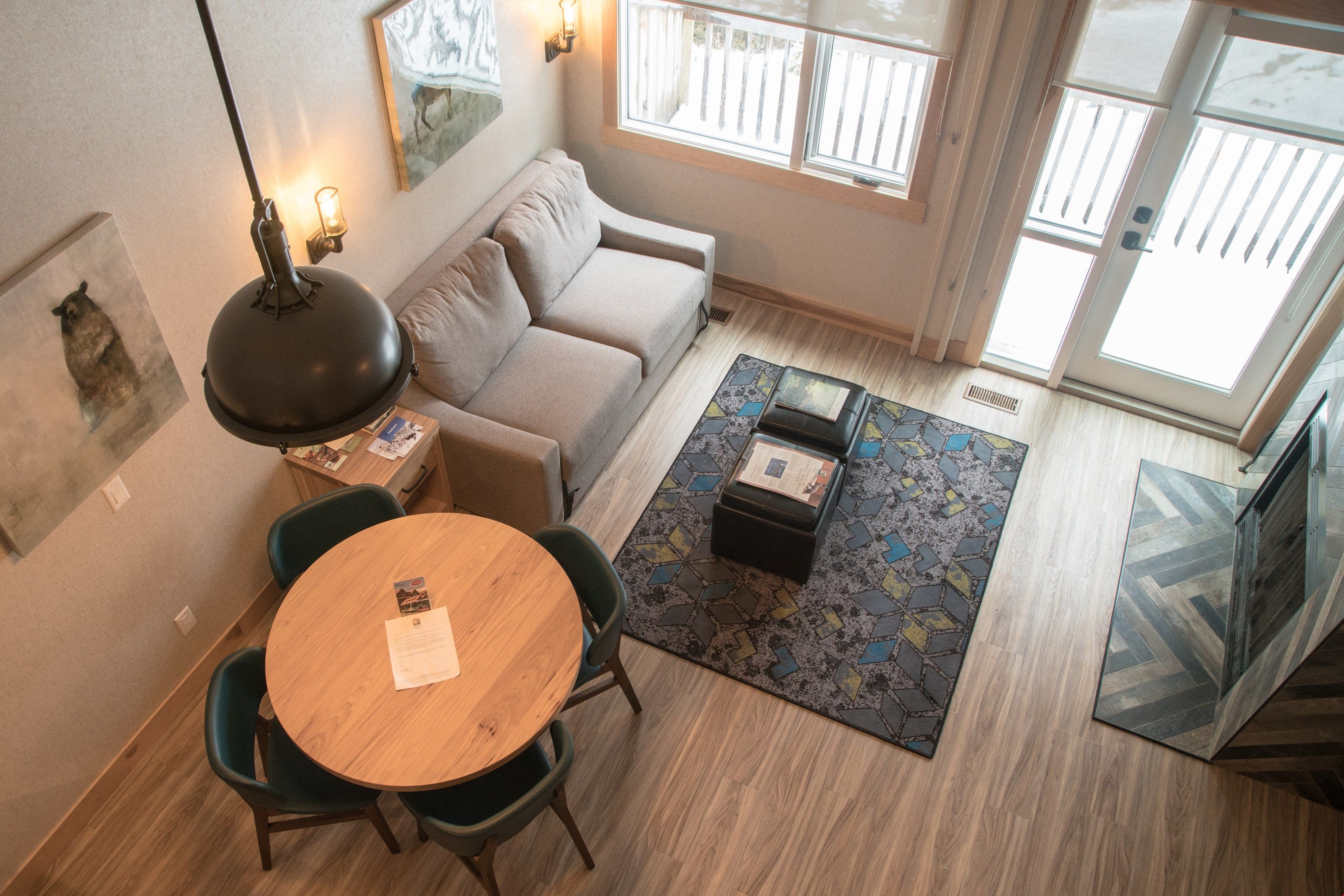 image Welcome to your home away from home on Tunnel Mountain!