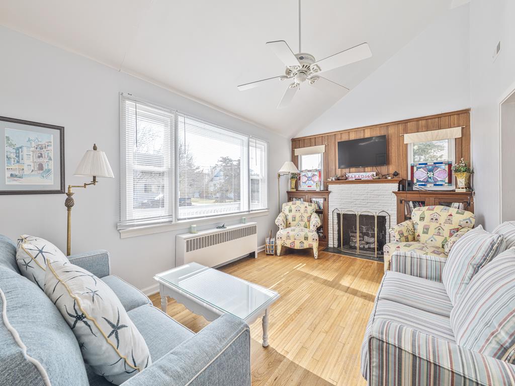 image Sink into cozy seating near the charming fireplace, perfect for gatherings.