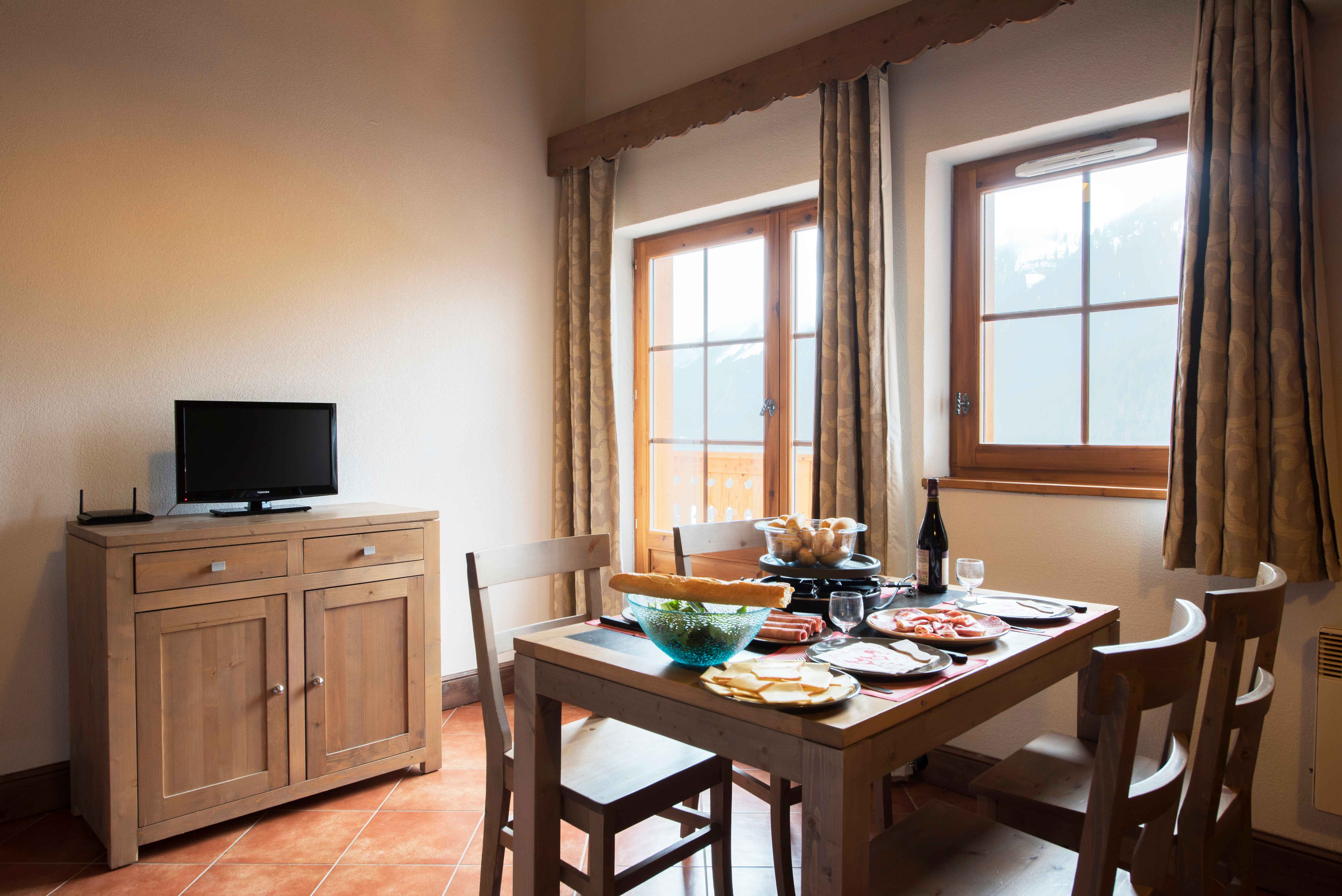 image A fully equipped dining area and kitchenette — plenty of room to cook for the whole group after a big day out in the Portes du Soleil.