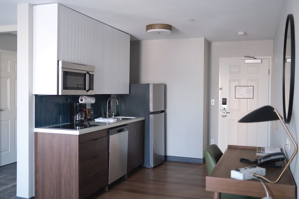 image Enjoy the convenience of a fully equipped kitchen, perfect for whipping up your favorite meals during your stay.