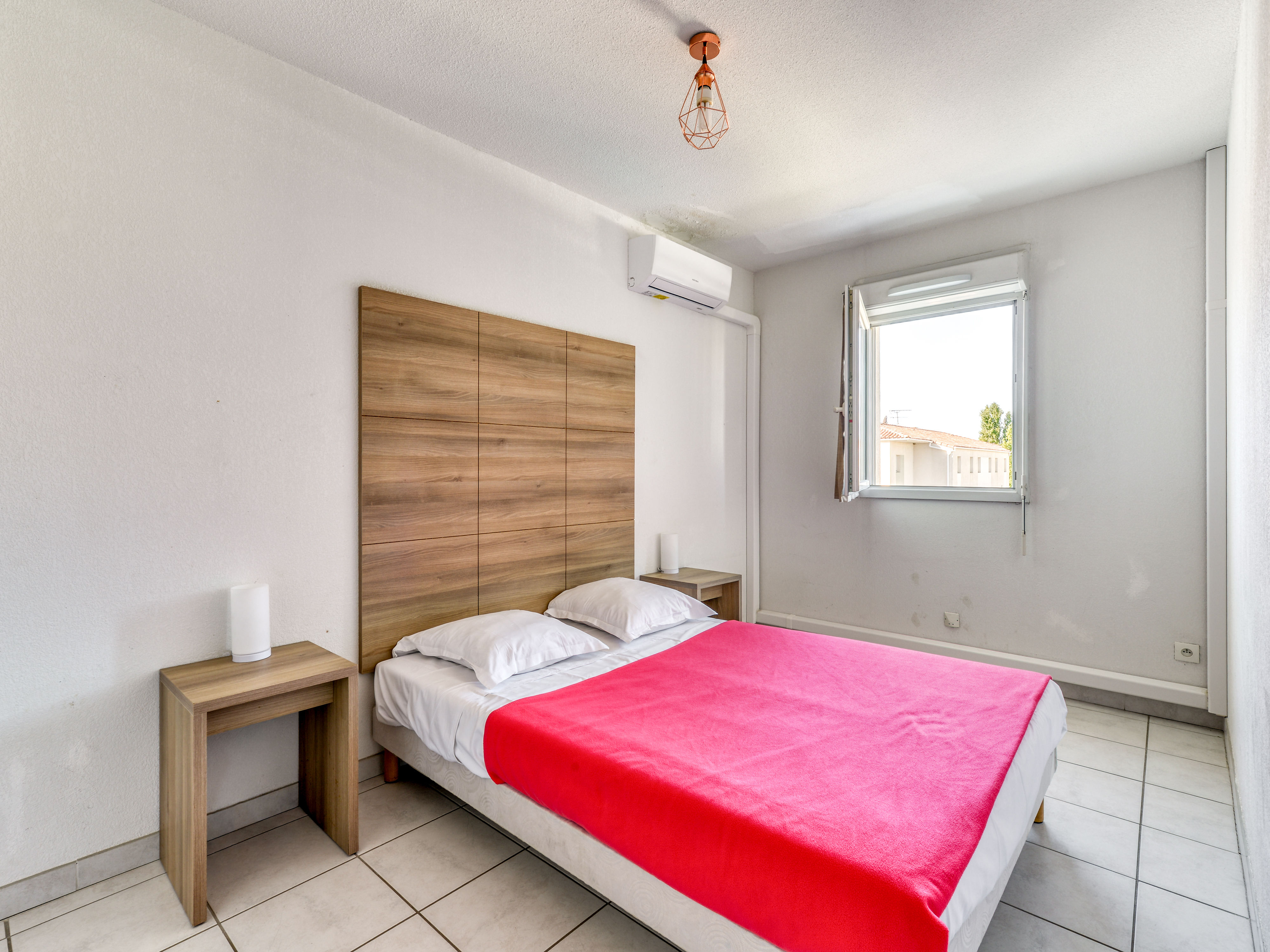image Upper-level double bedroom with 140 cm bed — quiet and separated from the living space below