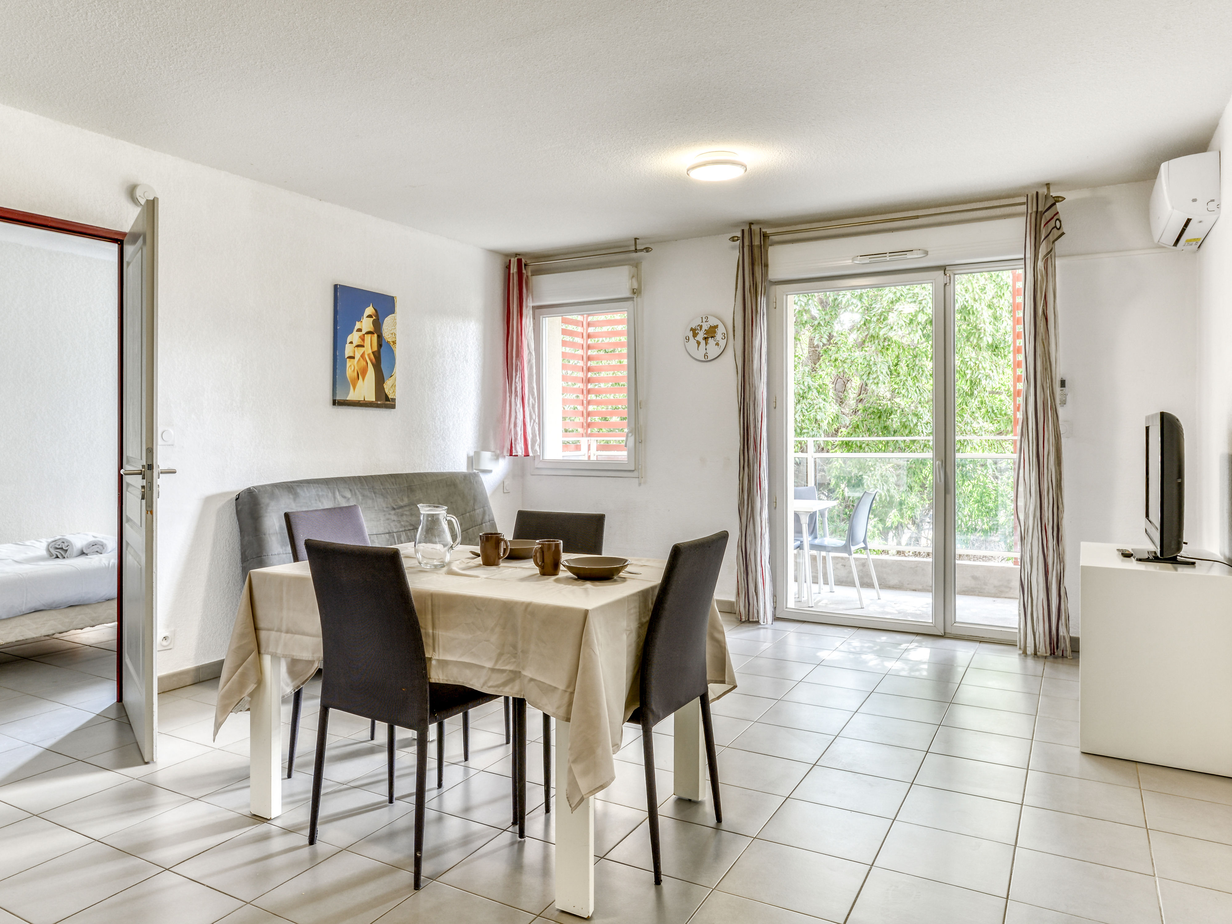 image Kitchenette with ceramic hob, microwave, dishwasher, and coffee machine for easy self-catering
