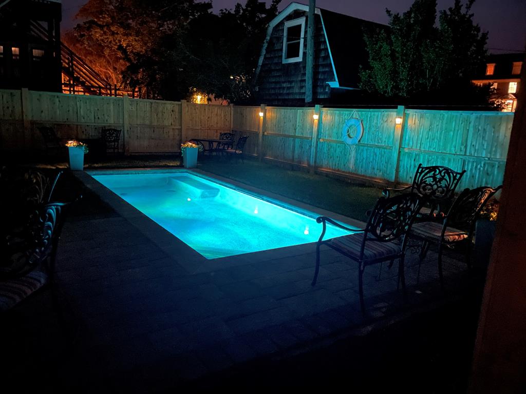 image Evenings by the pool glow with ambient lights, creating a cozy atmosphere for late-night gatherings.