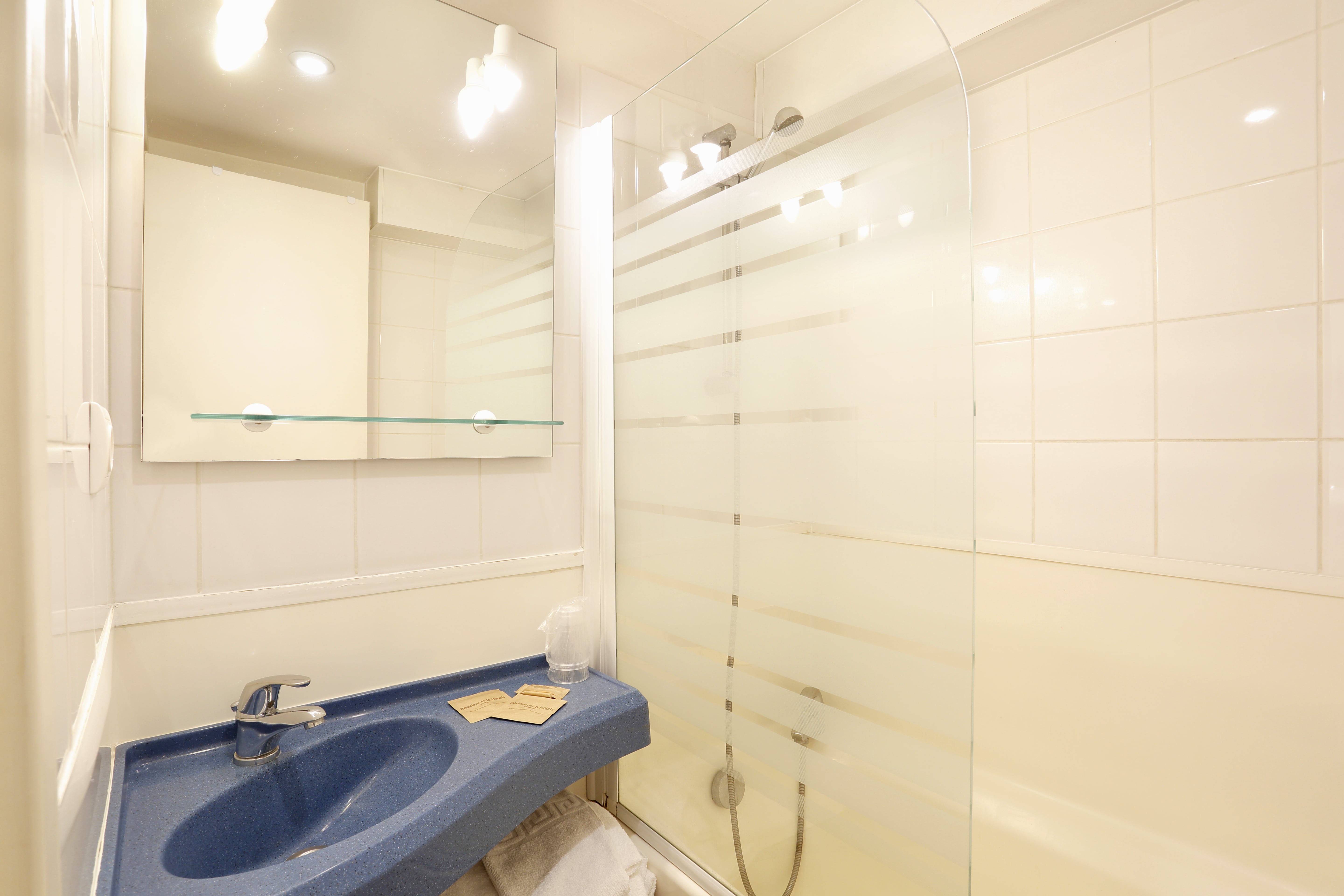 image Two bathrooms with glass showers mean no queuing in the morning before a day in Toulouse
