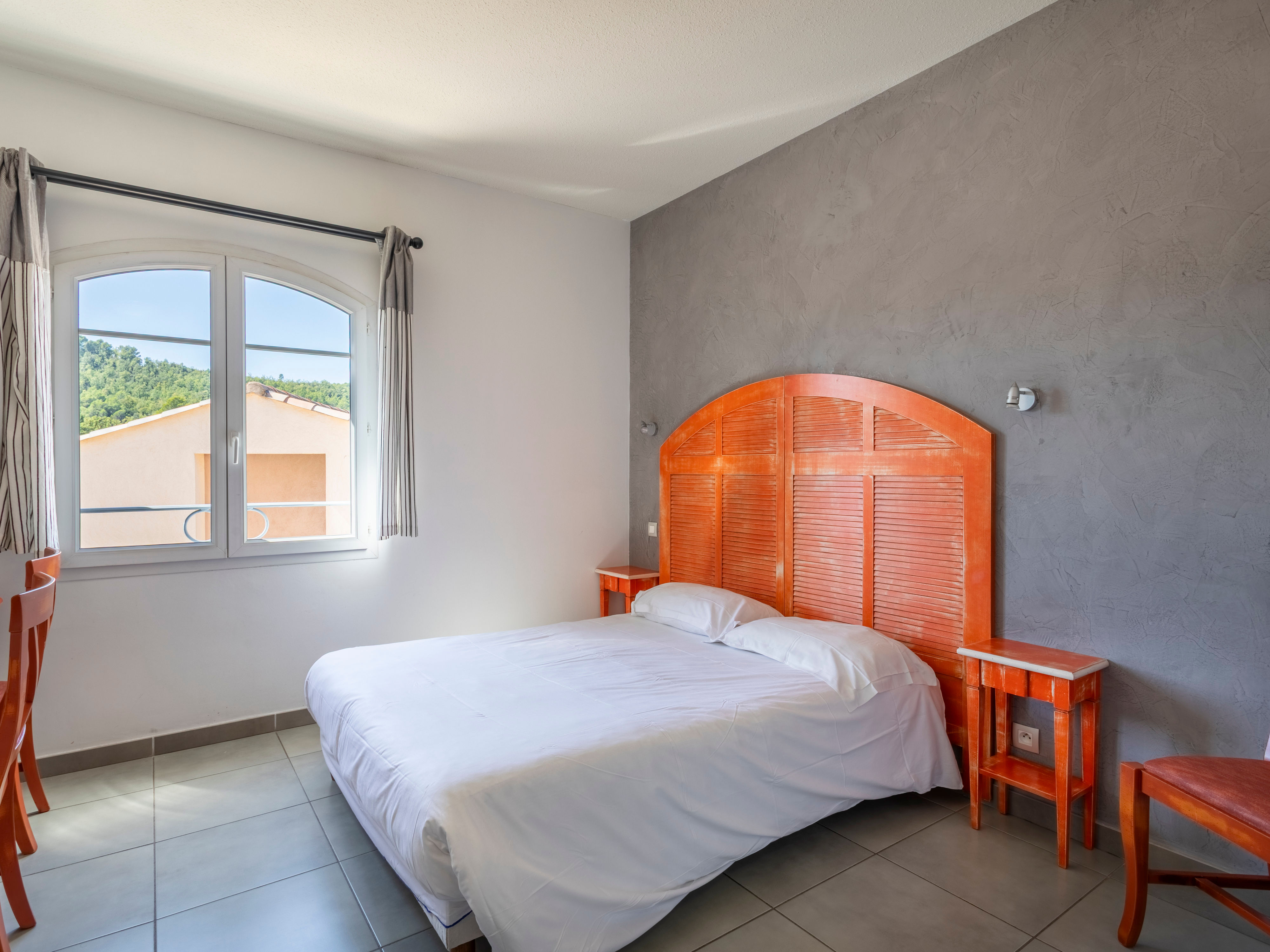 image Two single beds with individual reading lamps, air conditioning, and a view over the wooded Provençal hills