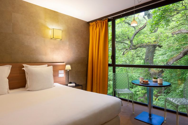 image Floor-to-ceiling windows frame the greenery of the estate's 7-hectare park, bringing the natural beauty of Provence directly into the room.