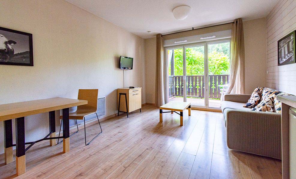 image Sliding doors open the living area onto a balcony facing the pistes above Ax-les-Thermes, hiking trails in summer.