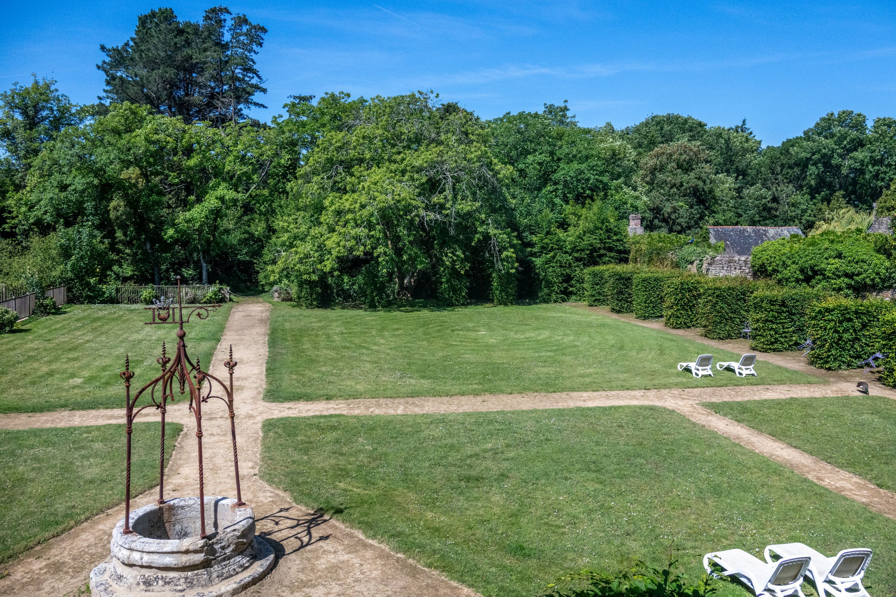 image Stone pathways wind through the grounds, past sun loungers set among 10 hectares of parkland.