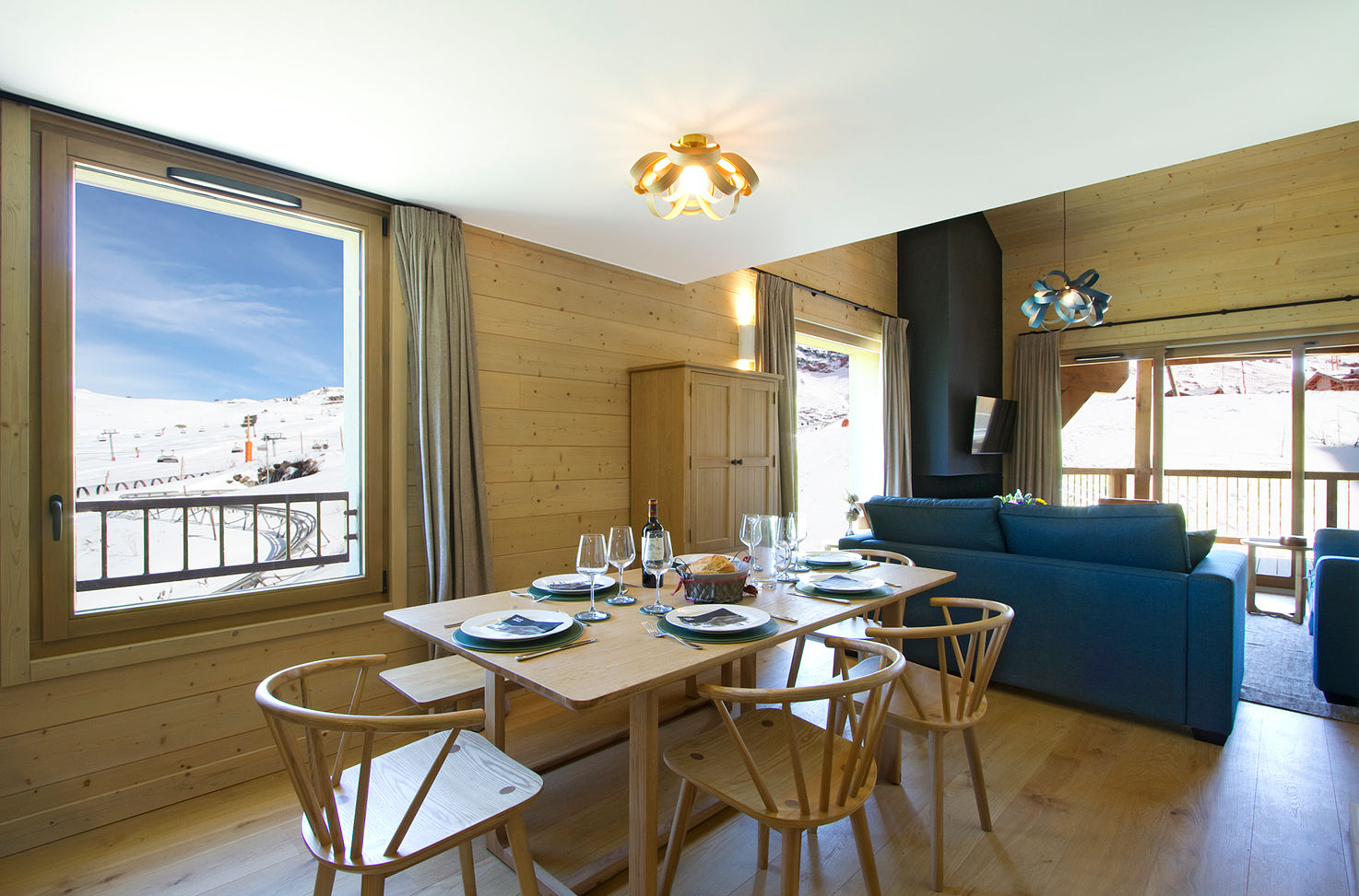 image Dinner with a front-row seat to the slopes.