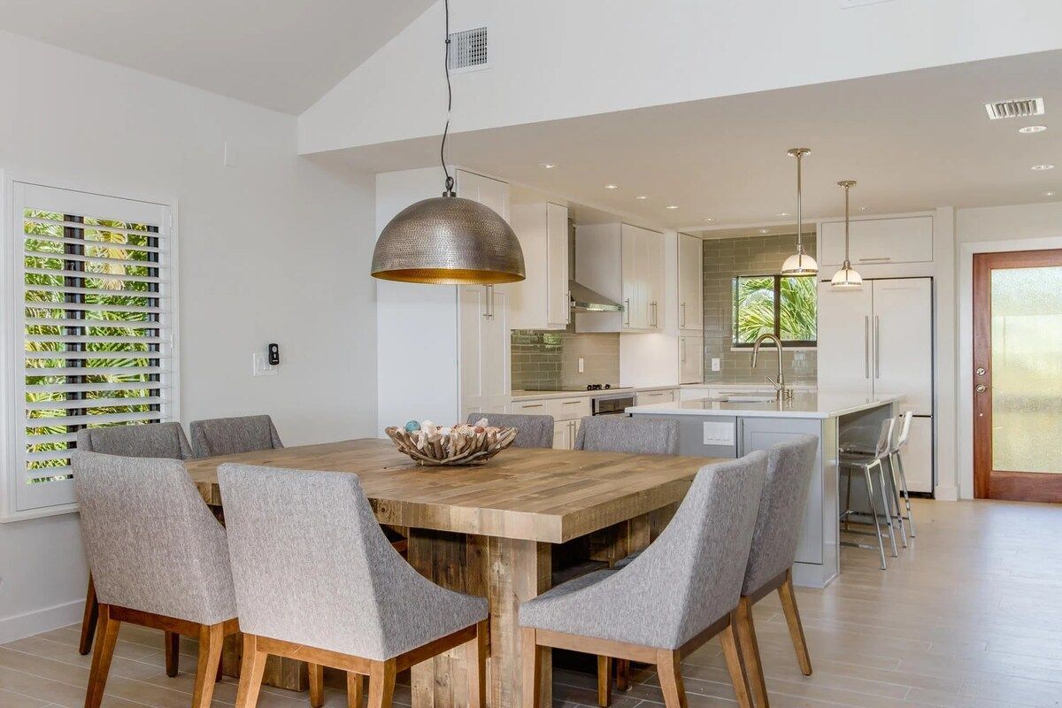 image The dining area opens onto the kitchen for easy meals.