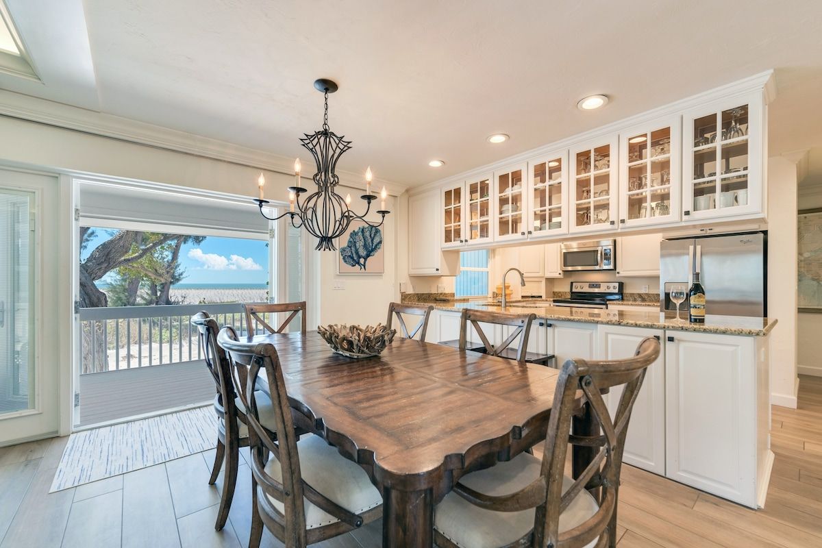 image The dining area opens onto the kitchen for easy meals.