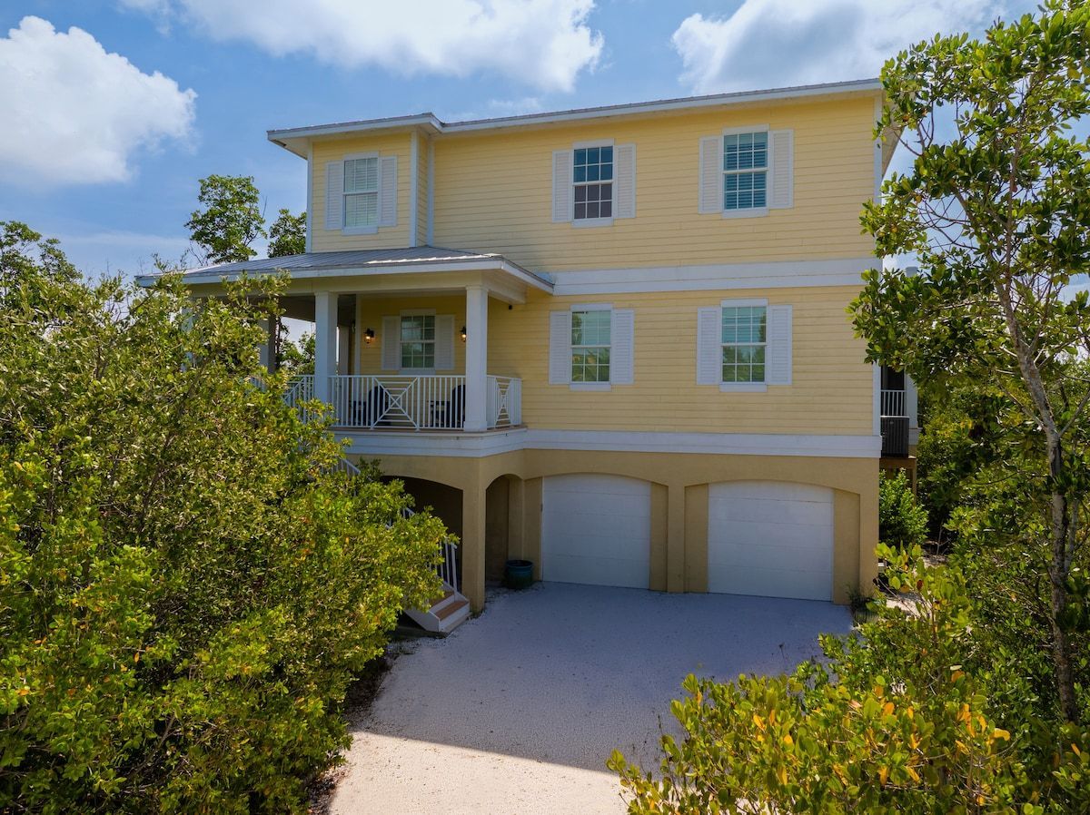 image The backyard and exterior offer outdoor space to enjoy.