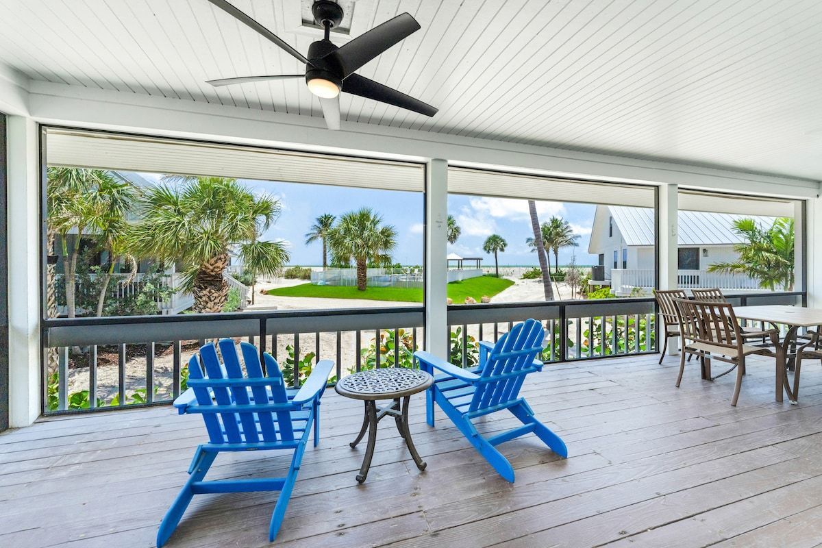 image The screened lanai extends the living space outdoors.