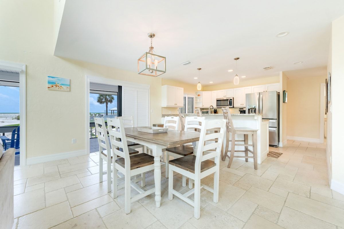 image The dining area opens onto the kitchen for easy meals.