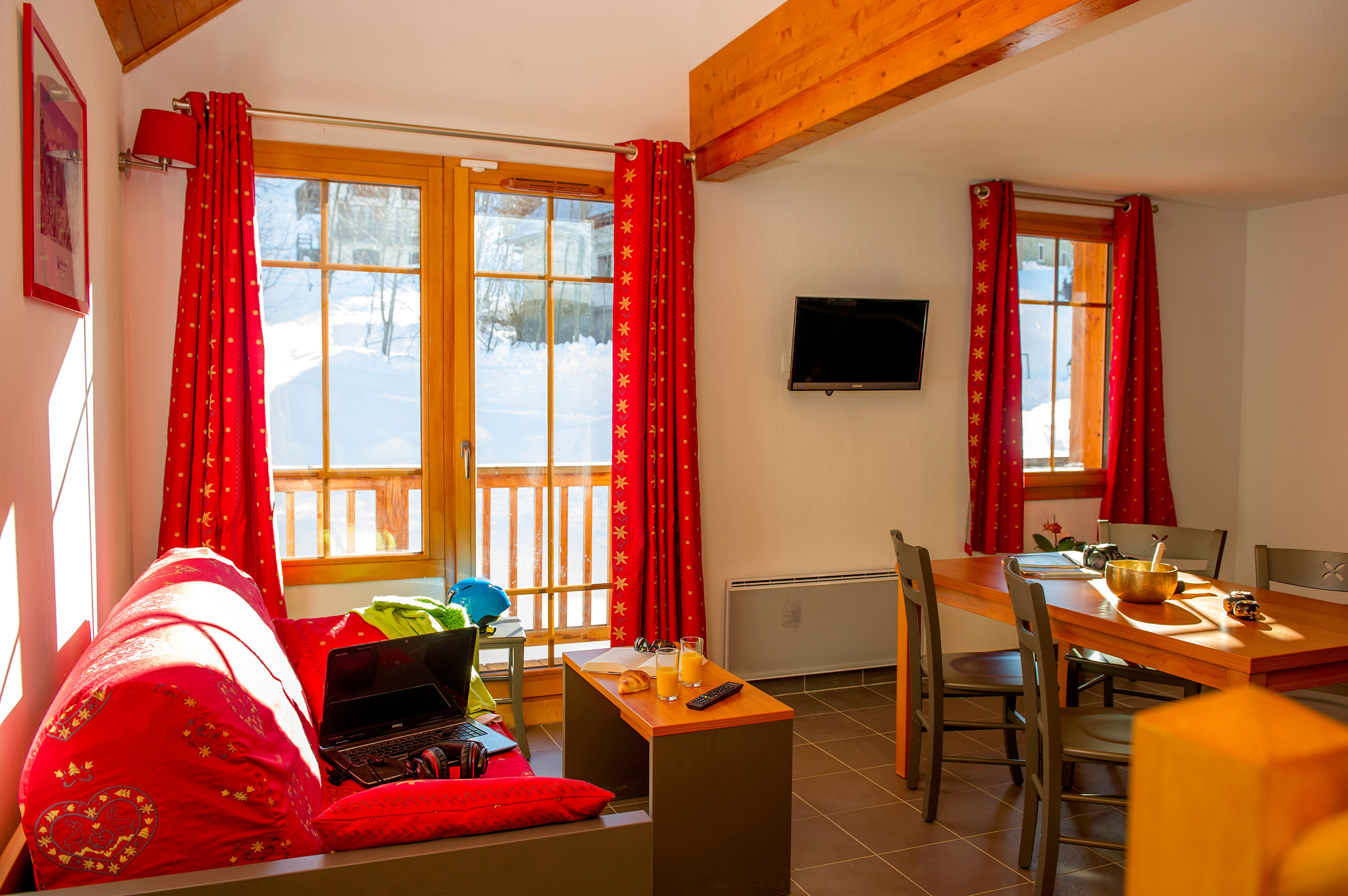 image Panoramic windows bring in plenty of natural light.