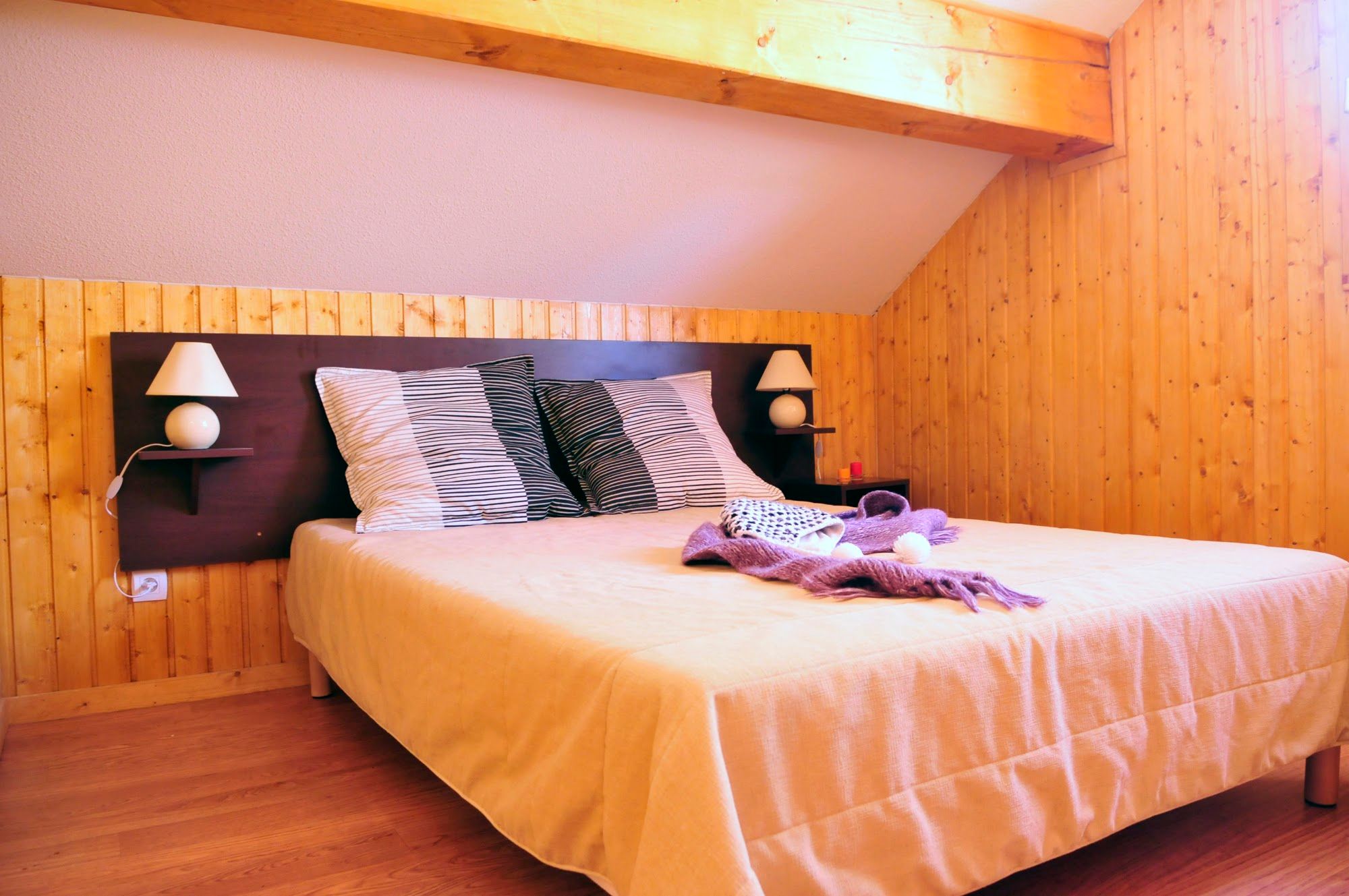 image Unit bedroom, double bed, wood-paneled attic ceiling