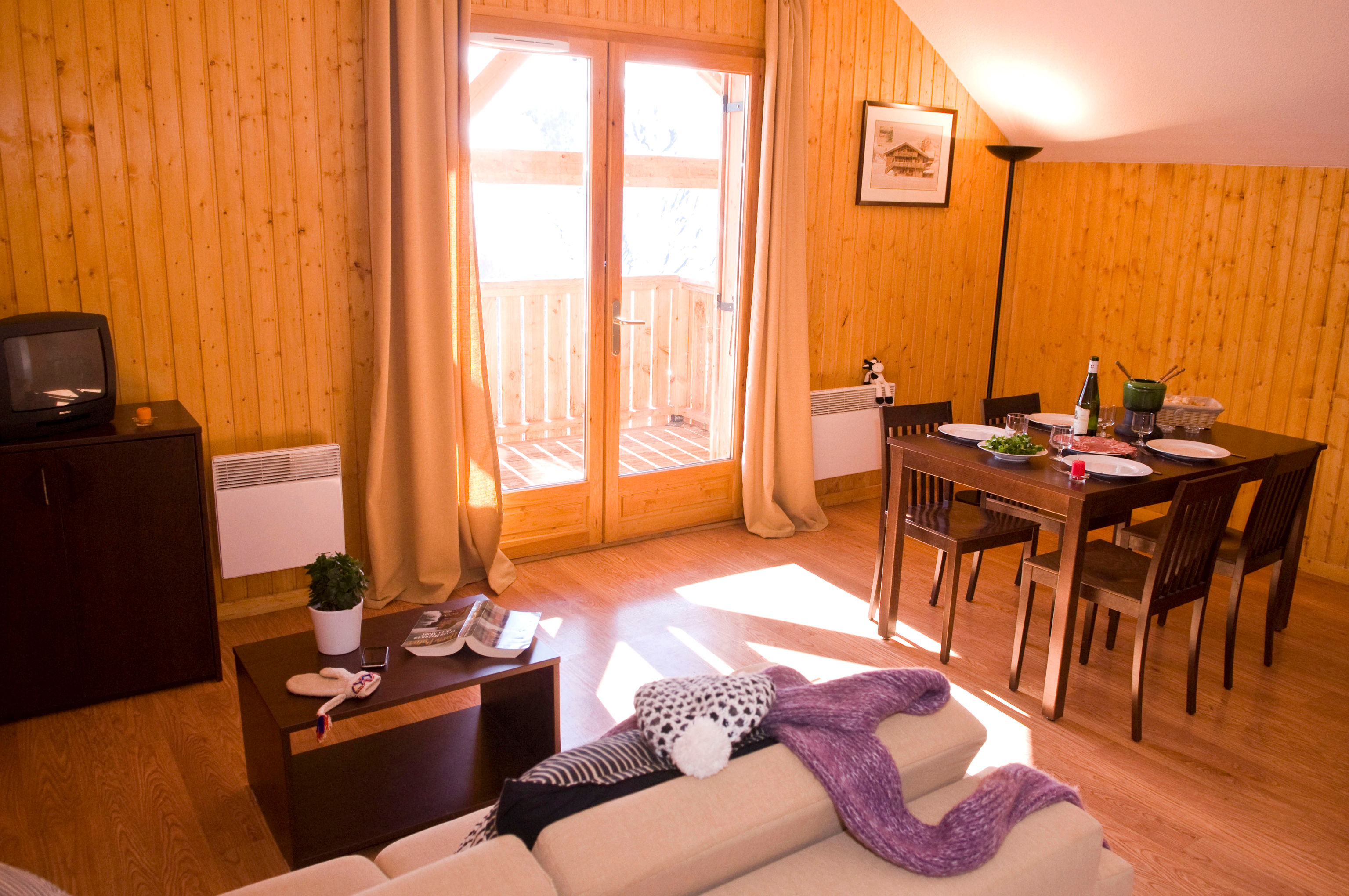 image Unit living/dining room, couple on balcony, table set