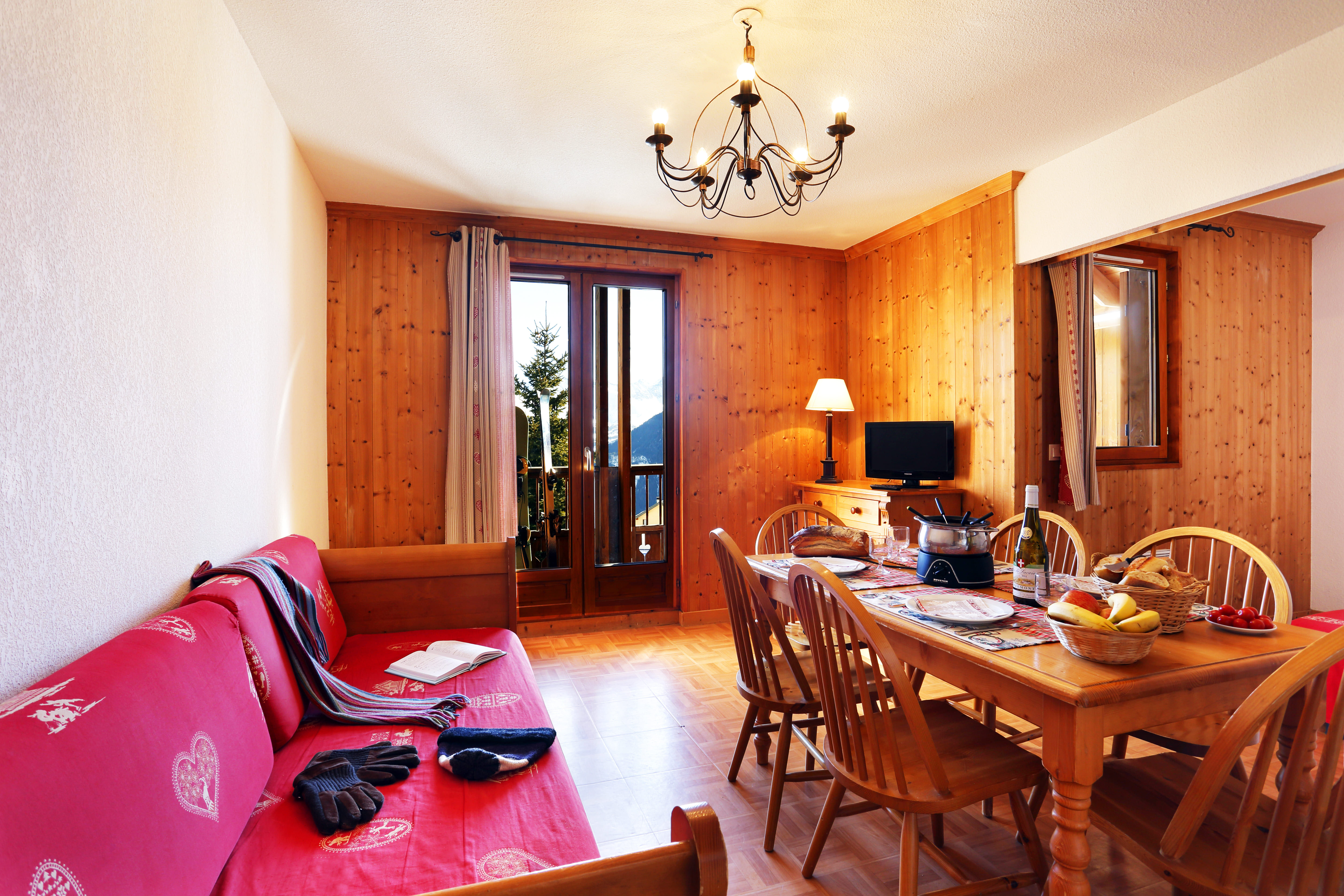 image Welcoming dining area with view.