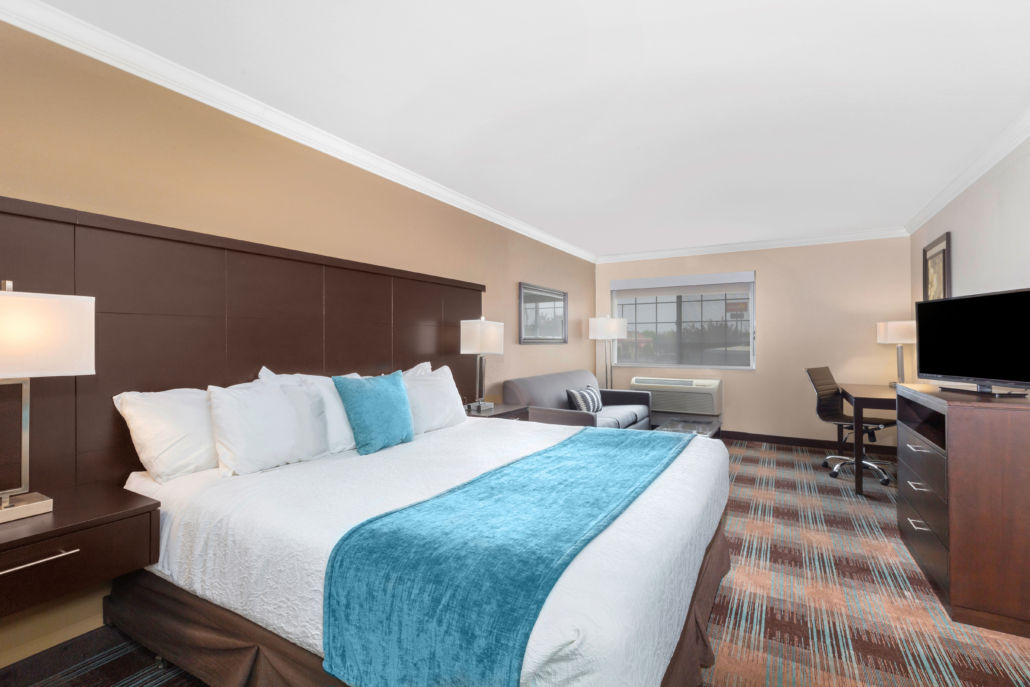 image King bedroom with pillow-top bed