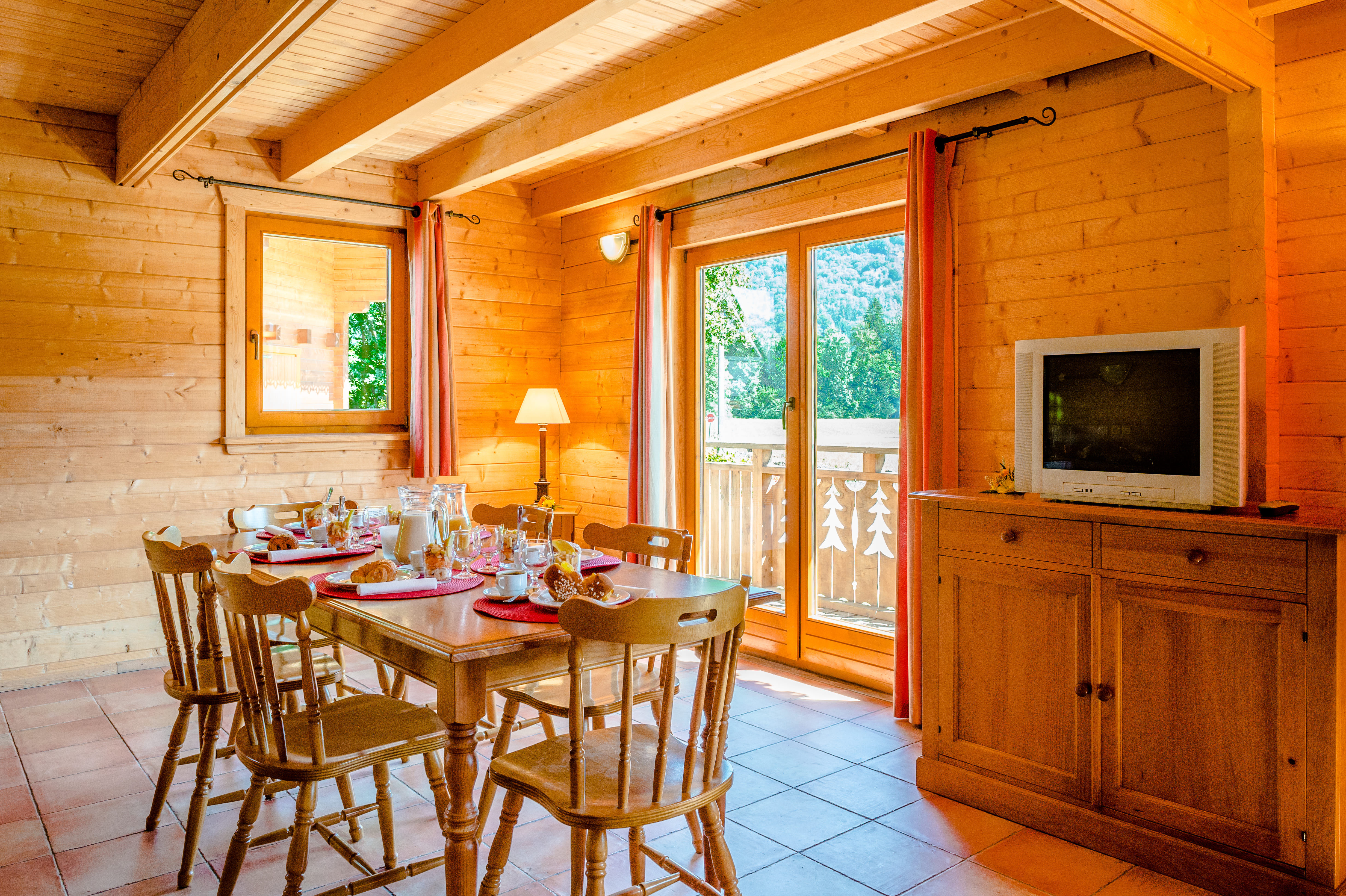 image The dining table catches the alpine light through tall windows.