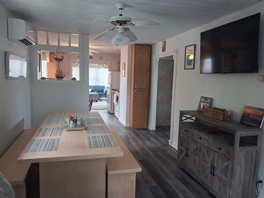 image Dining table with bench seating, wall-mounted TV and sideboard