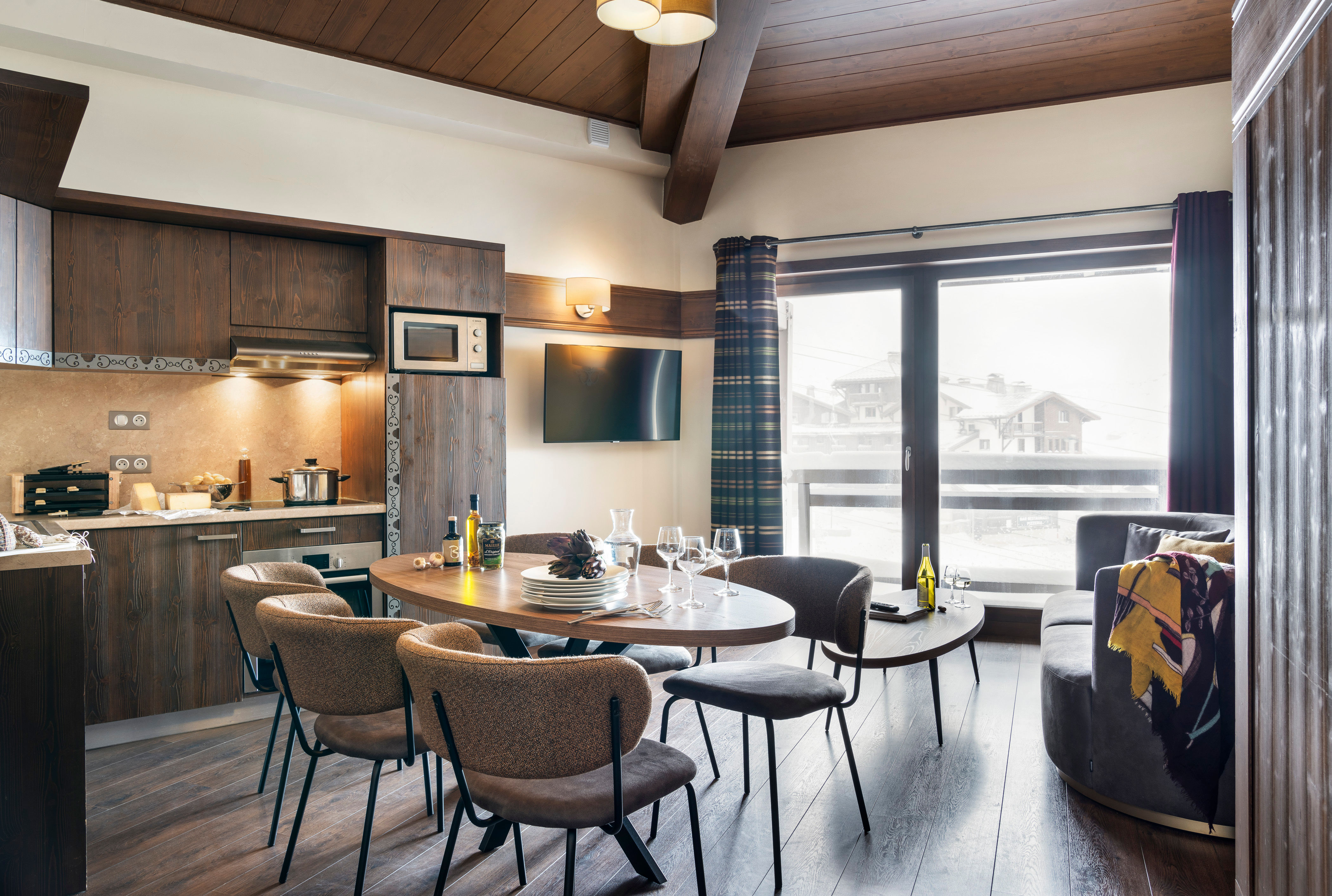 image Room to gather around the table after a day on the pistes, with the kitchen and lounge in one open space.