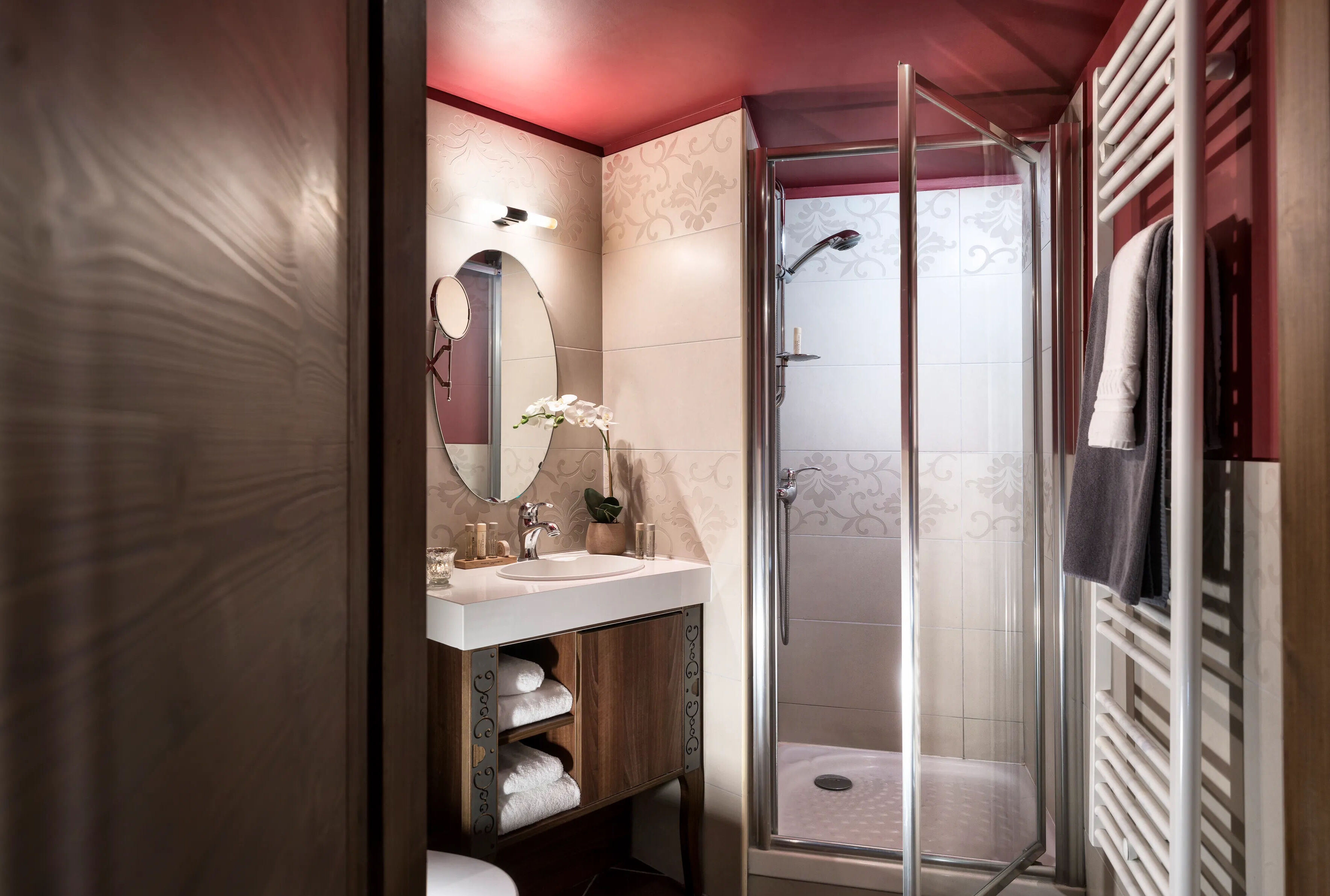 image Shower, sink and towel rail ready for the return from the pistes.