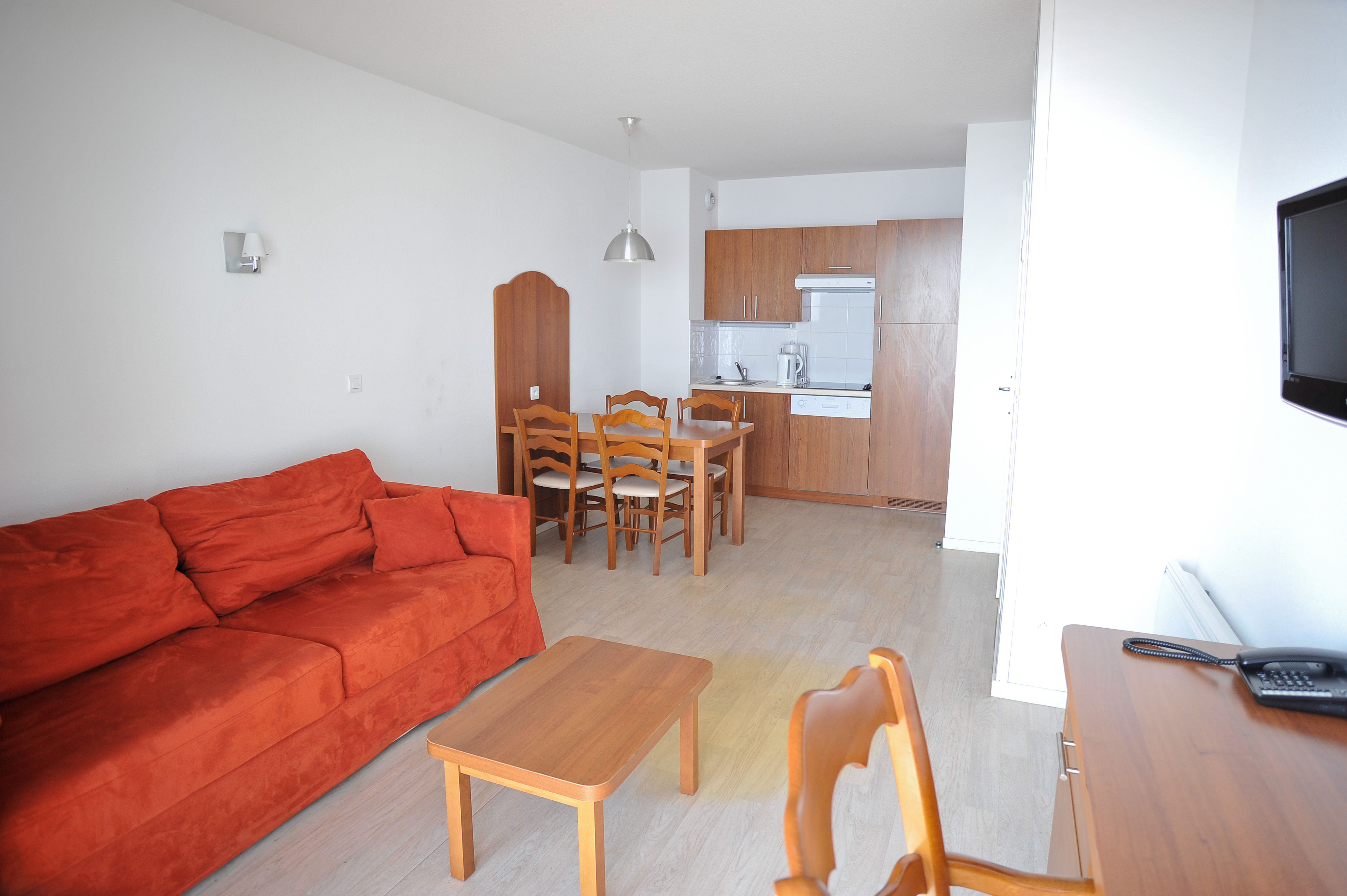 image Cozy living area with a warm sofa, made for family evenings after adventures.