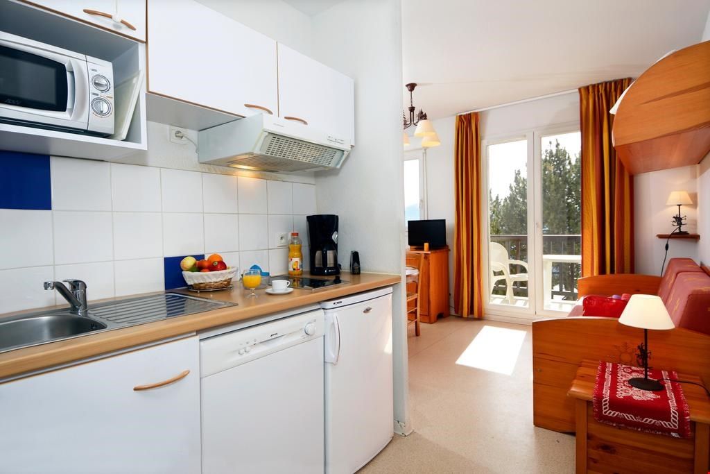 image Make a quick meal in your kitchenette.