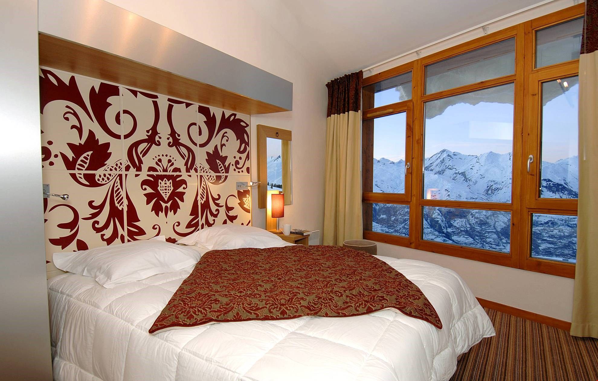 image Get a good night's sleep in the master bedroom with either a Double bed or 2 Single beds.