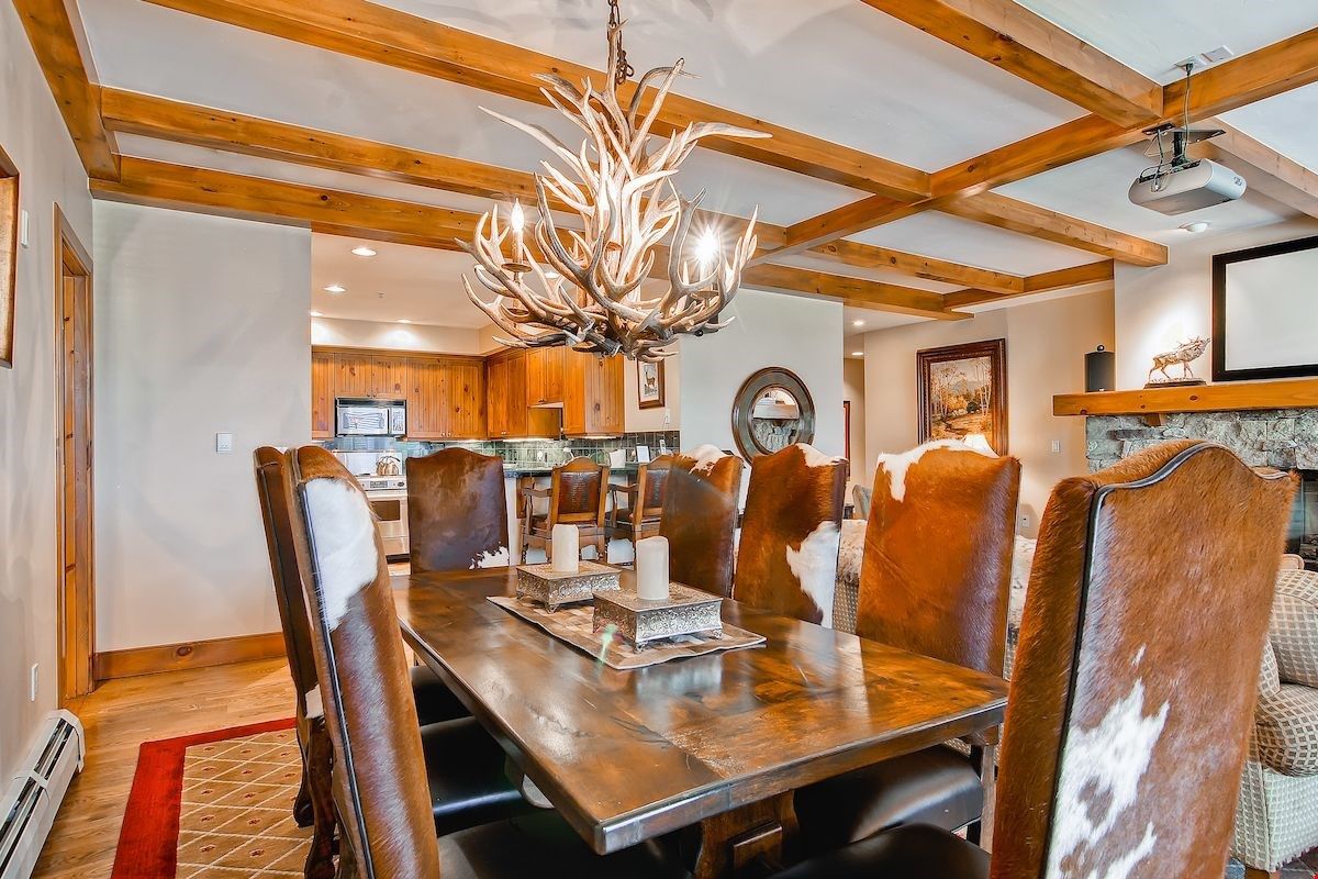 image Enjoy dining together or entertain at the dining room table.