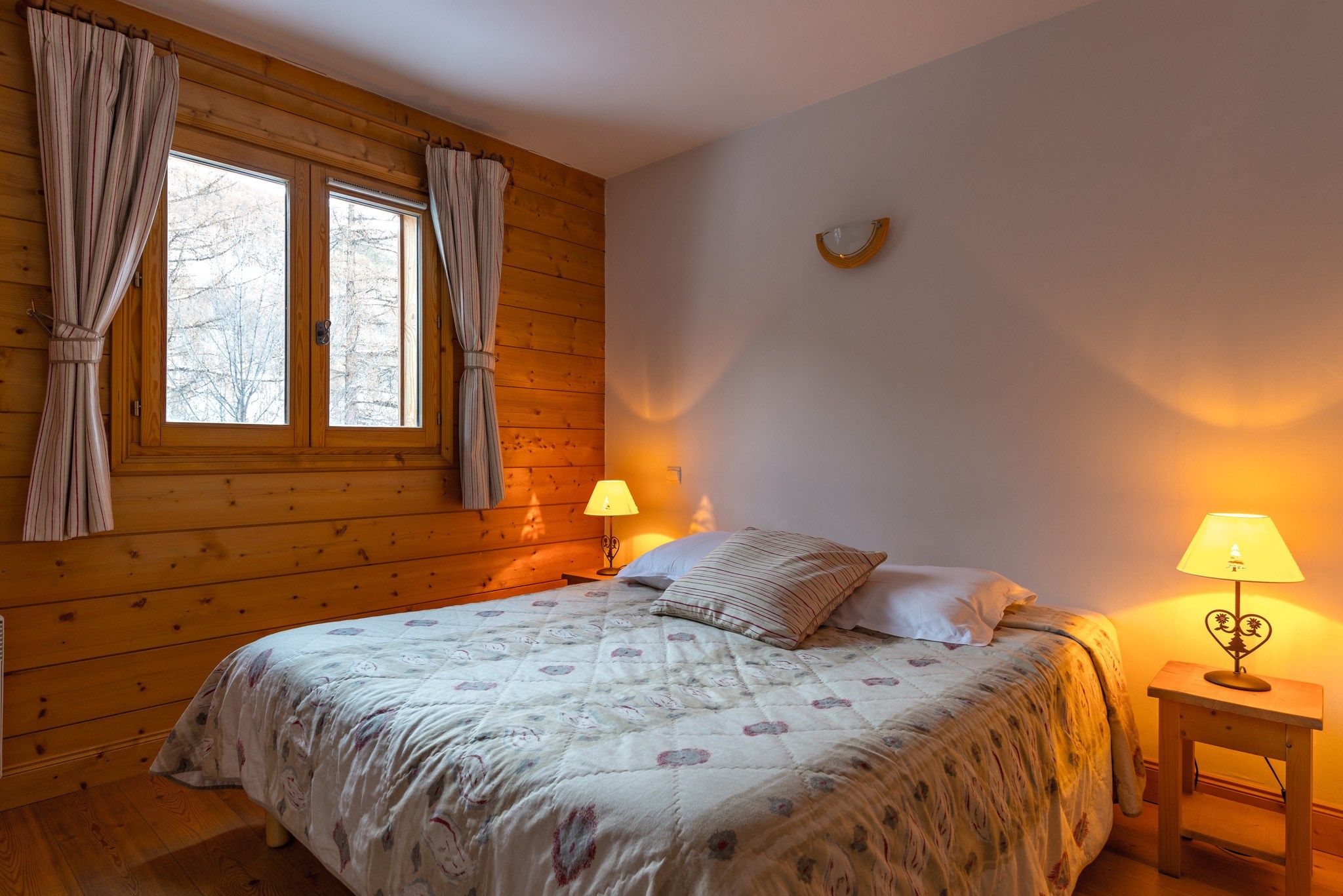 image The bedroom may feature a variety of bedding options! Please do let us know if you have a preference.