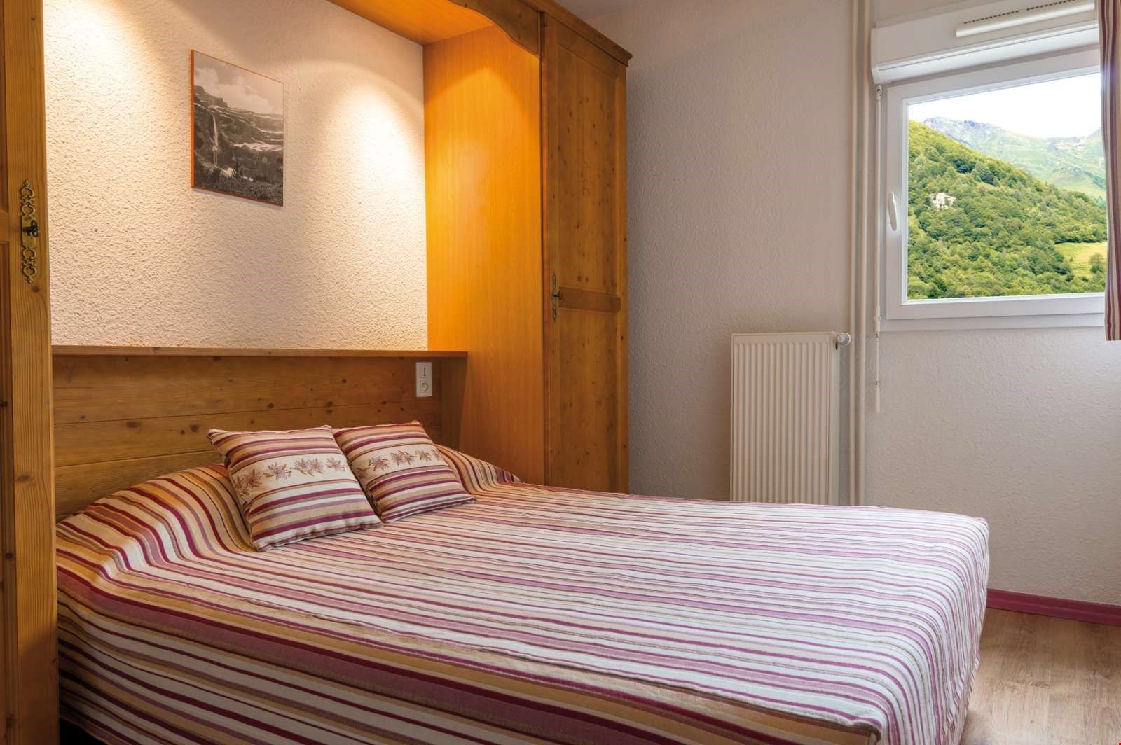 image The second bedroom may contain a variety of bedding options!