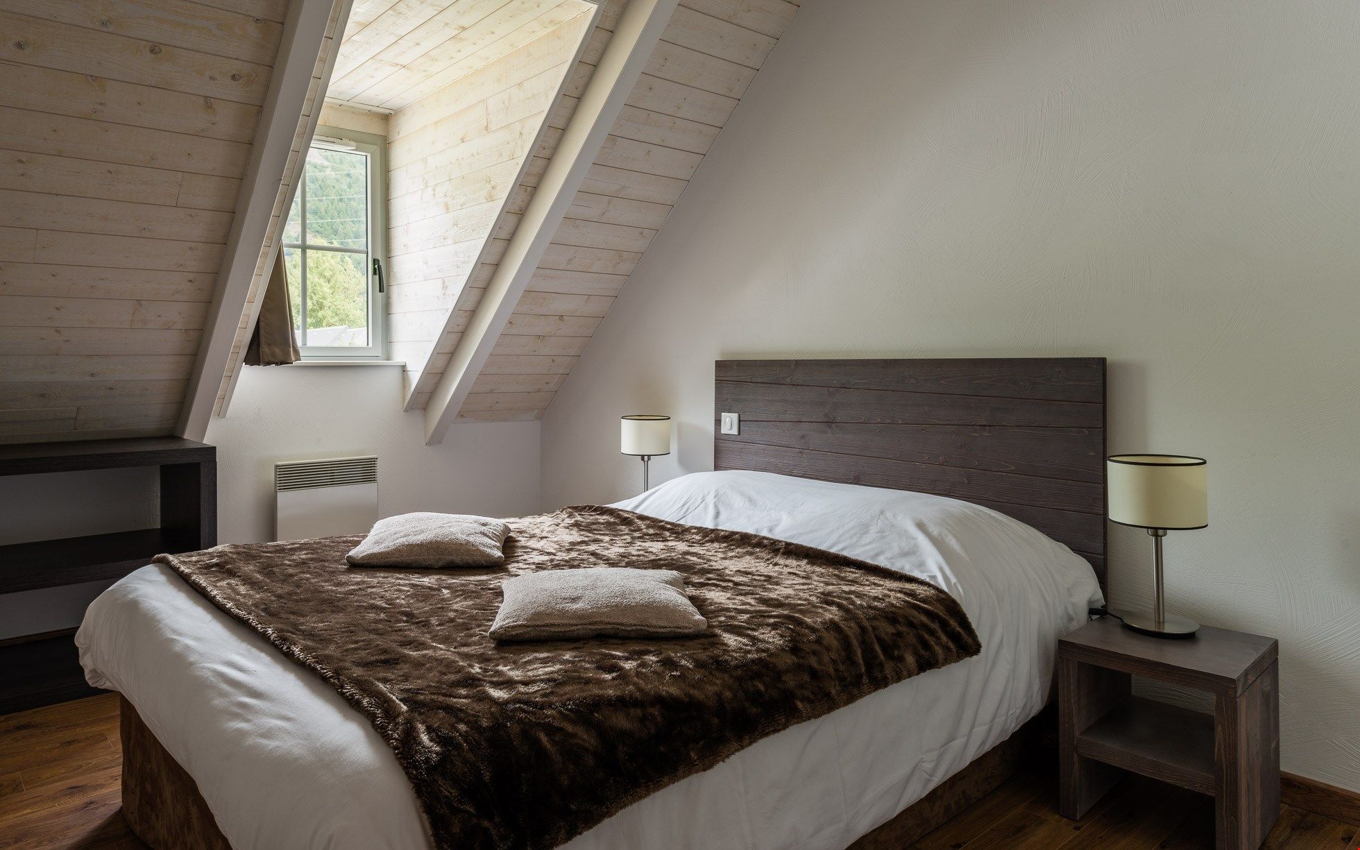 image The master bedroom features a cozy Double bed.