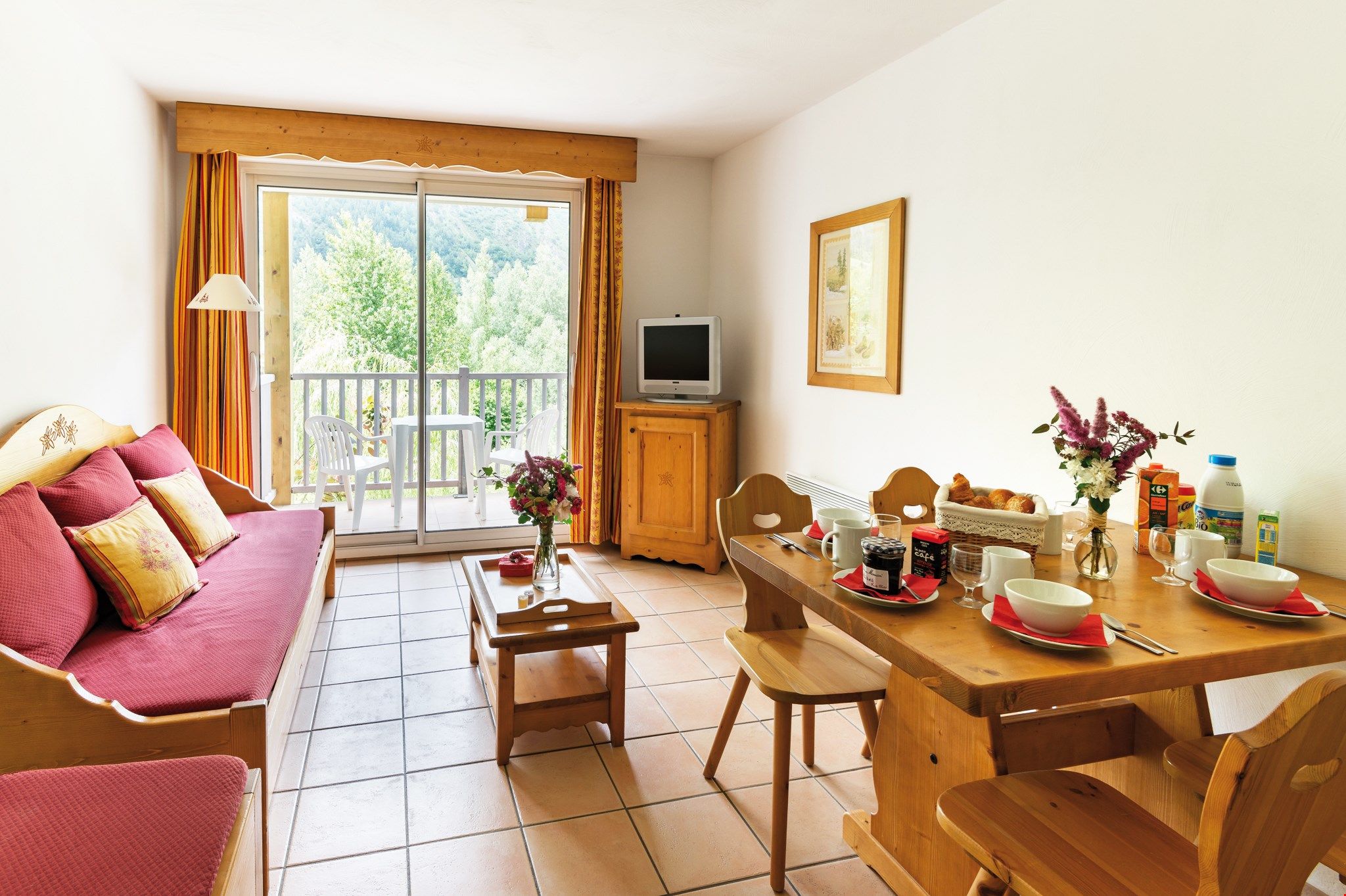 image Come and stay in our cozy and rustic apartment in Saint-Lary! (Views vary).