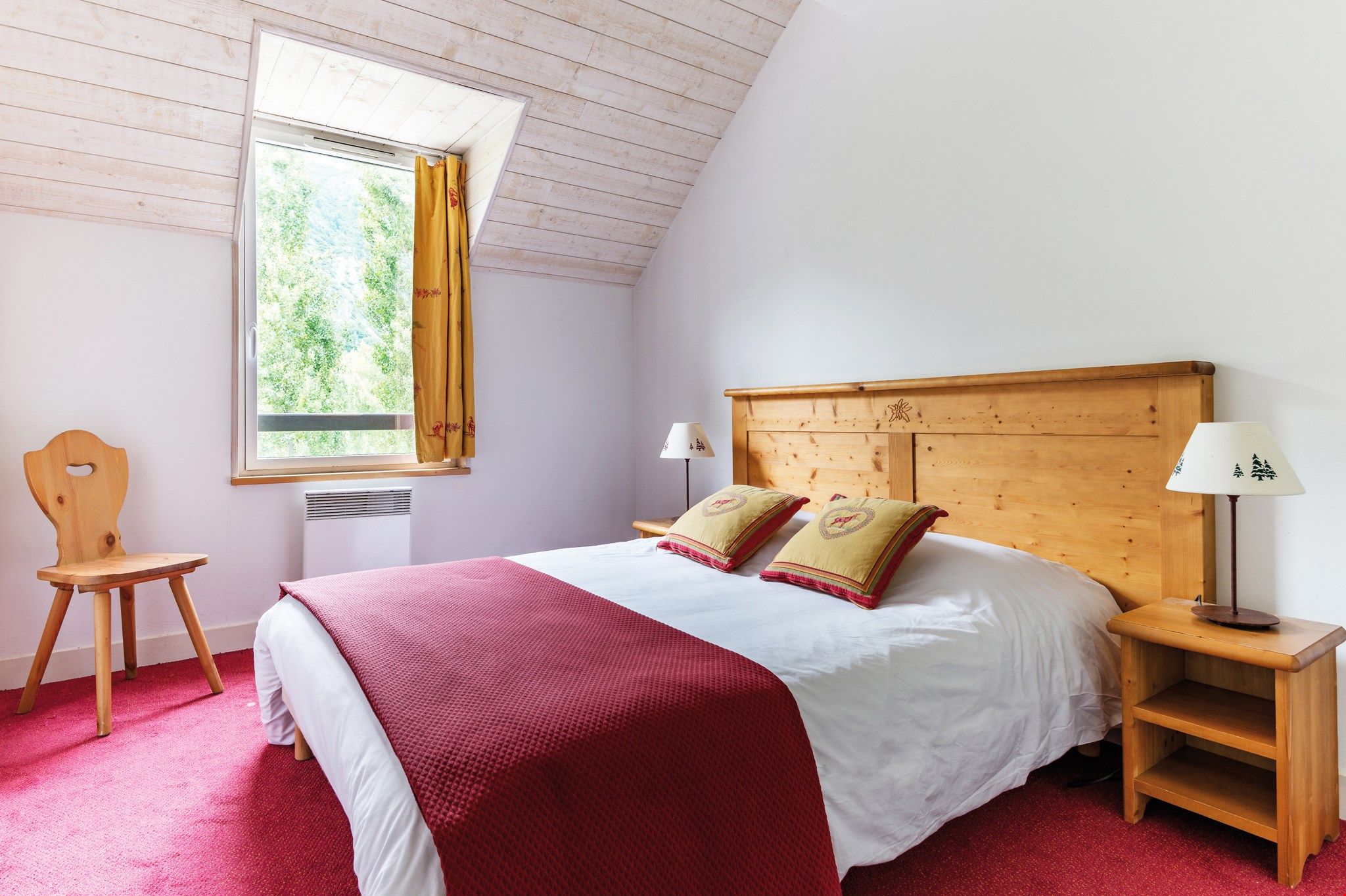 image The bedroom may feature a variety of bedding options! Please do let us know if you have a preference.