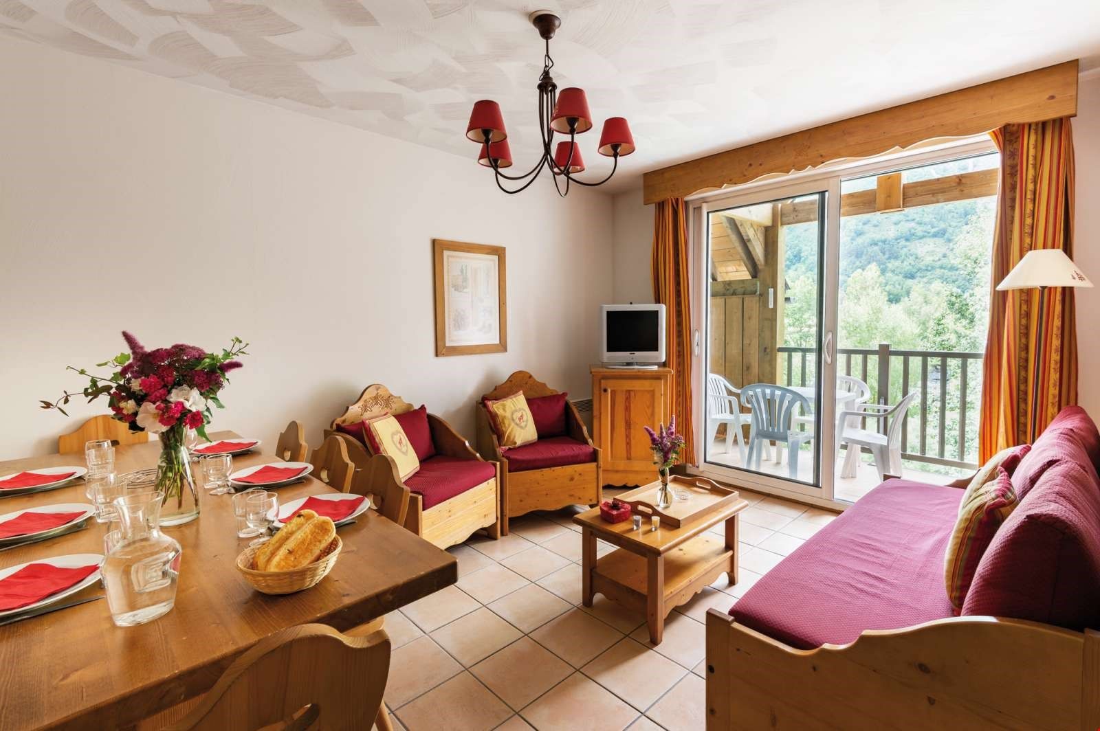 image Welcome to our cozy and rustic apartment in Saint-Lary!