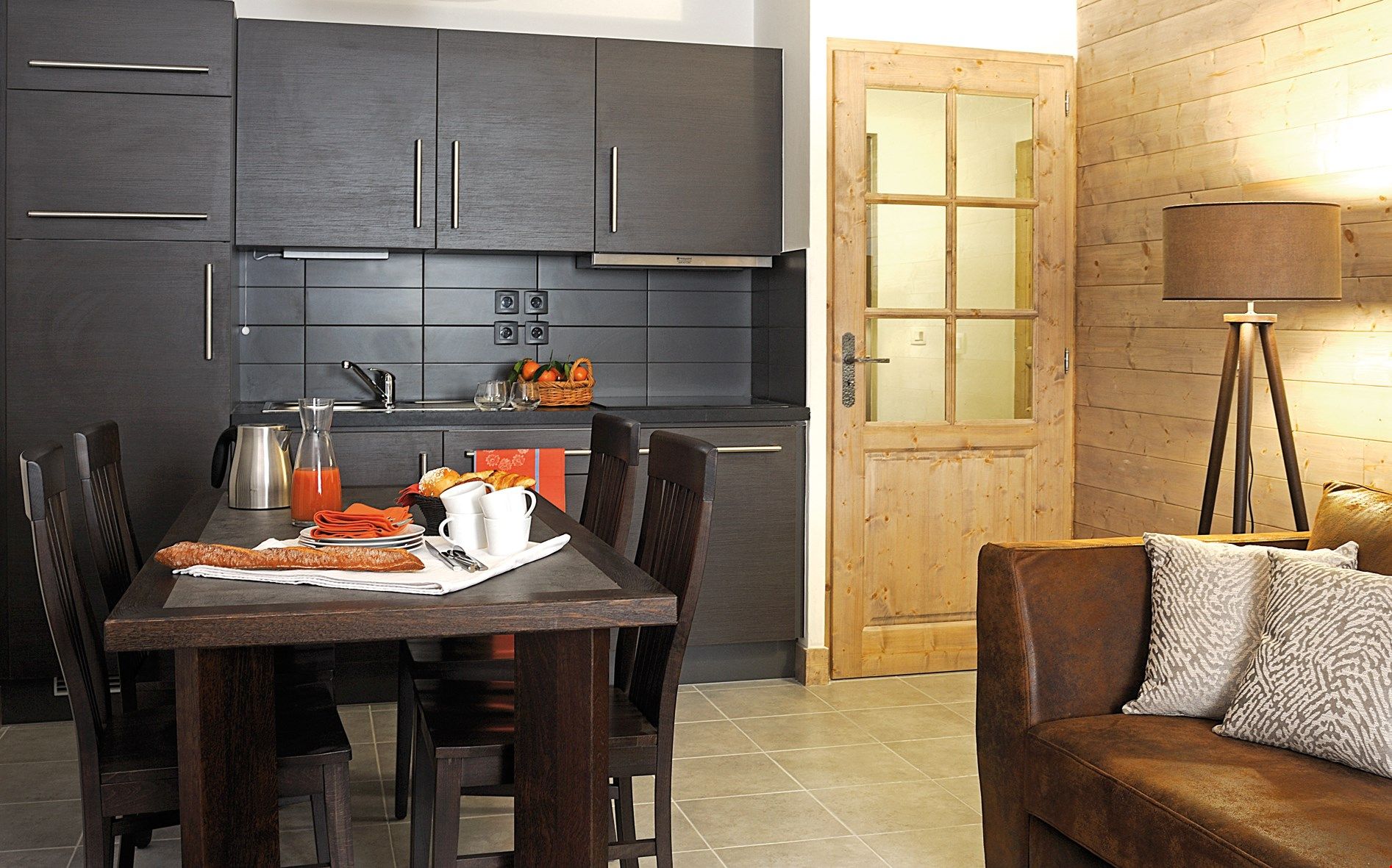 image Prepare meals in the kitchenette and enjoy them at the dining table.