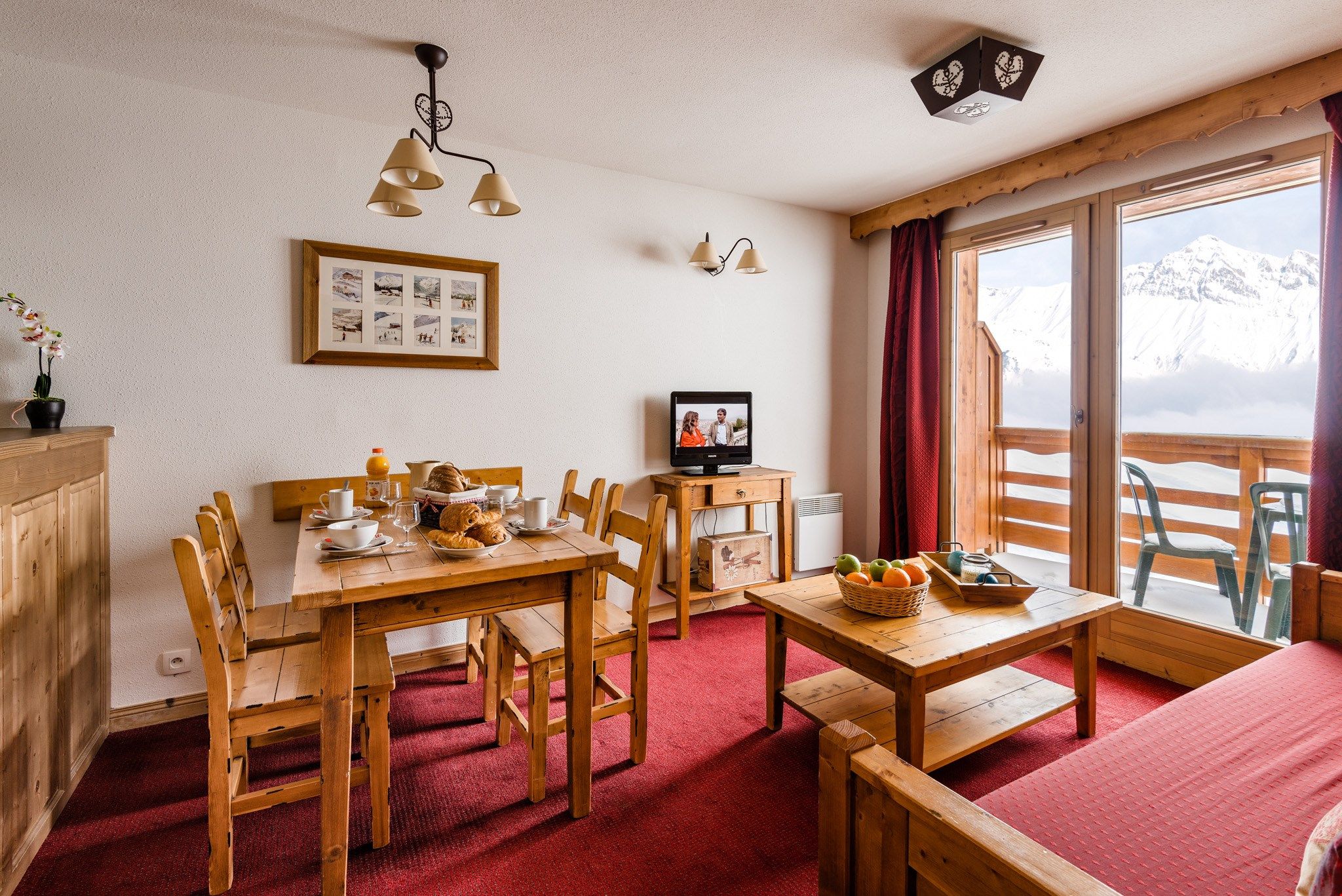 image Come and stay in our cozy Studio by the pistes! (PLEASE NOTE: Views Vary).