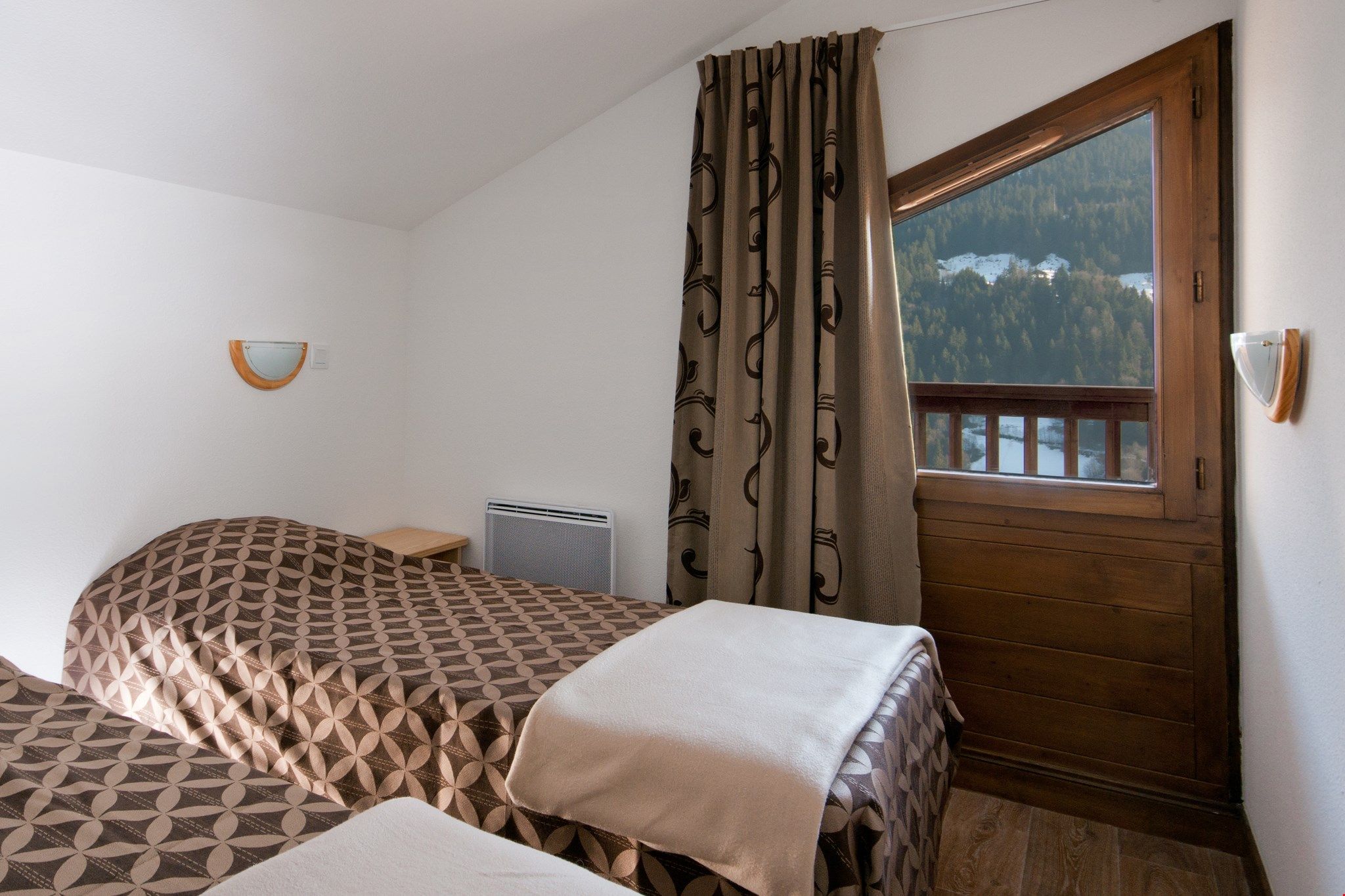 image The second bedroom may contain 2 Single beds or a Bunk bed - let us know what you prefer!