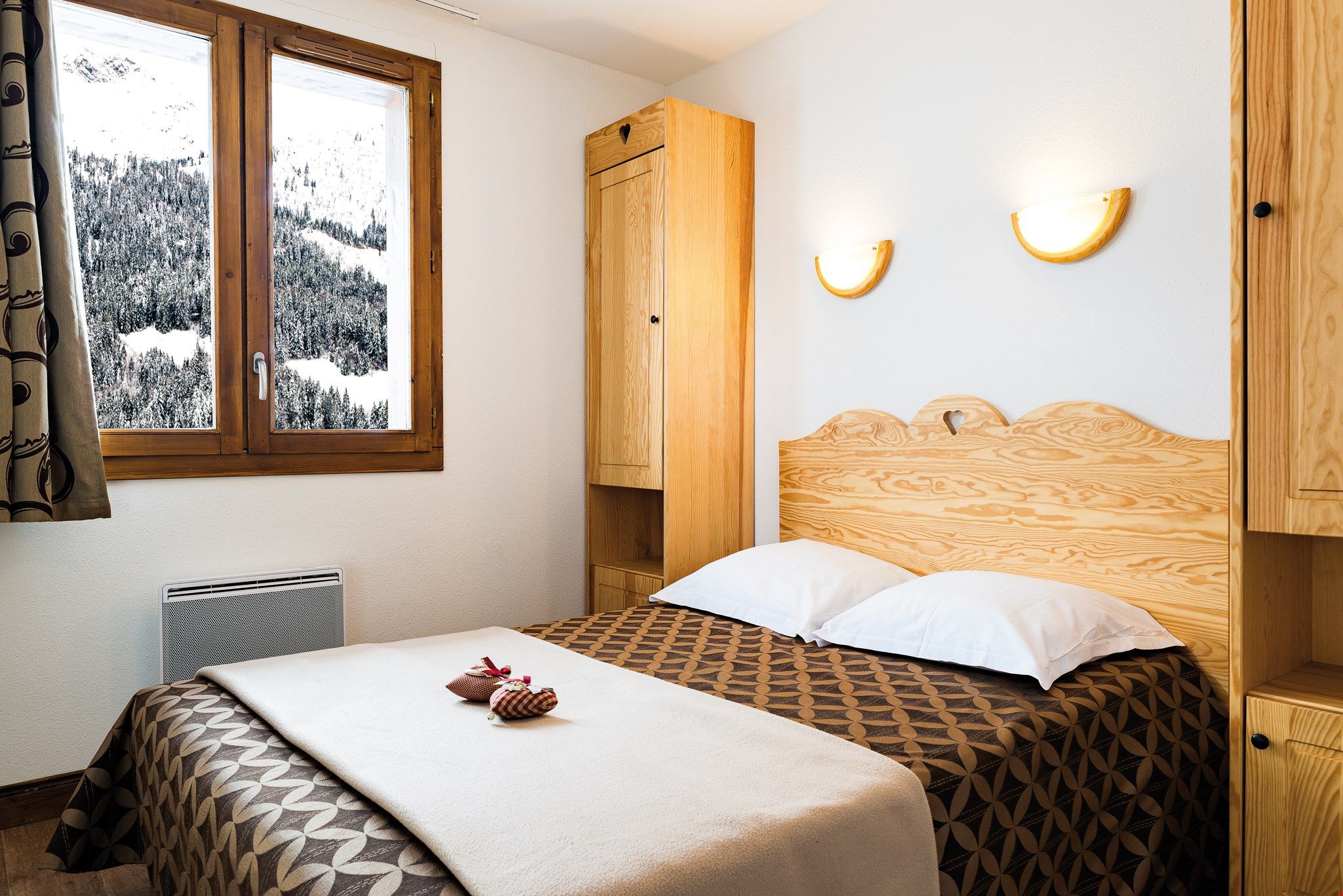 image Two bedrooms each feature 1 Double bed.