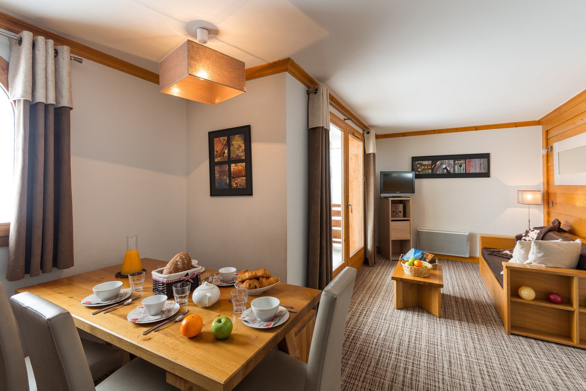 image Enjoy your meal at the dining table with seating for 4, and take a breath of mountain air on the balcony or terrace.