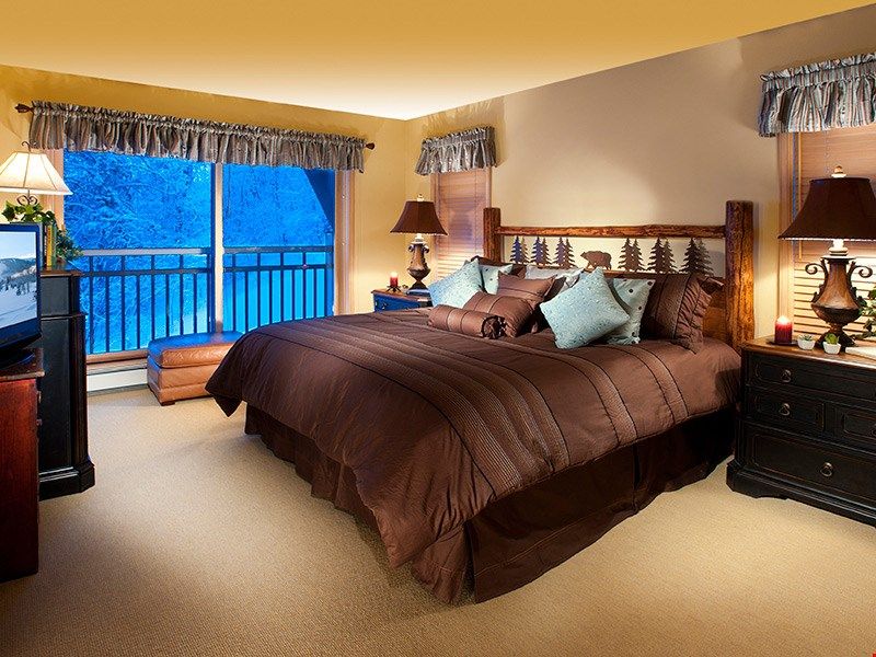 image Get a good night's sleep in the master bedroom.