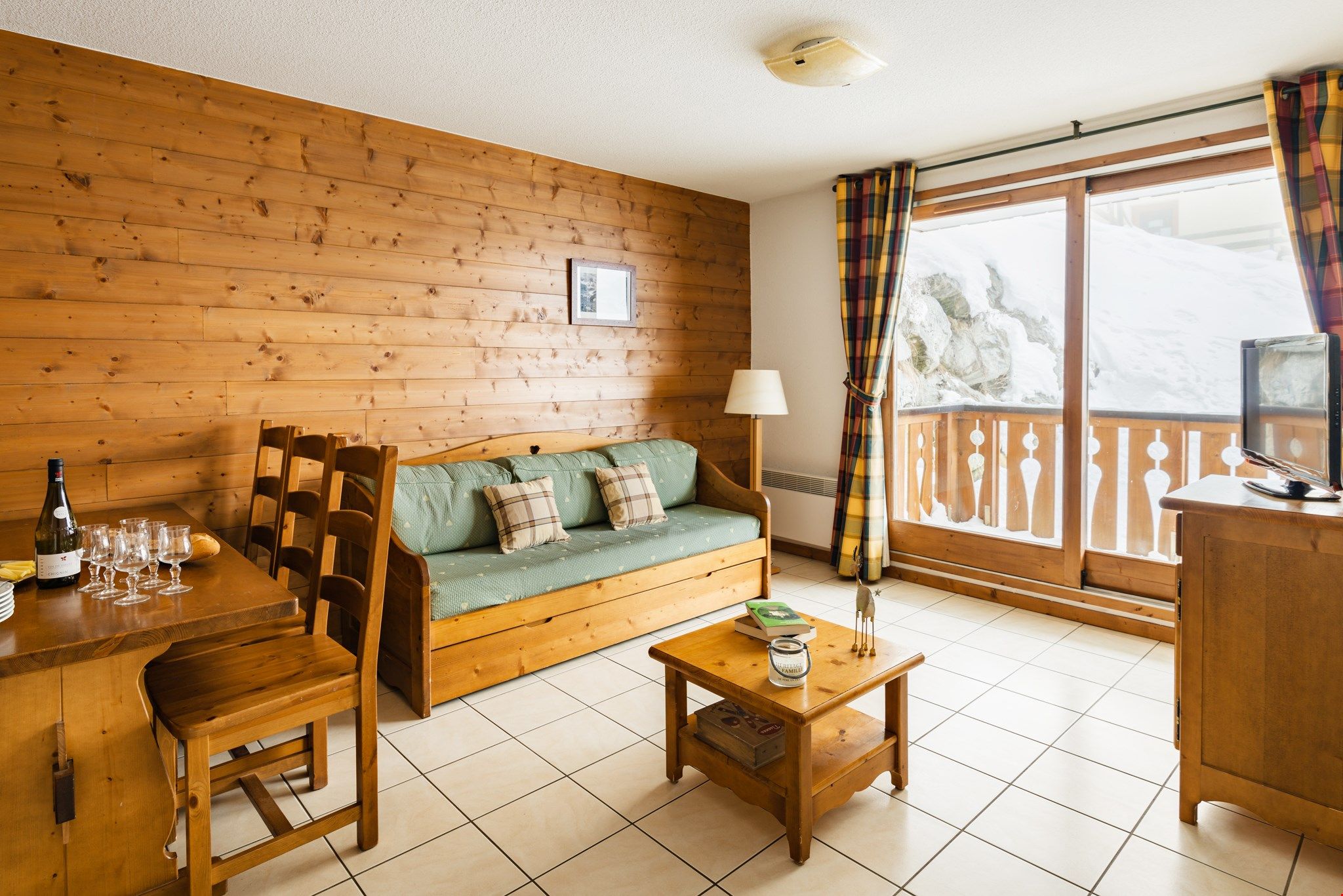 image Stay in our cozy and open apartment in the mountains!