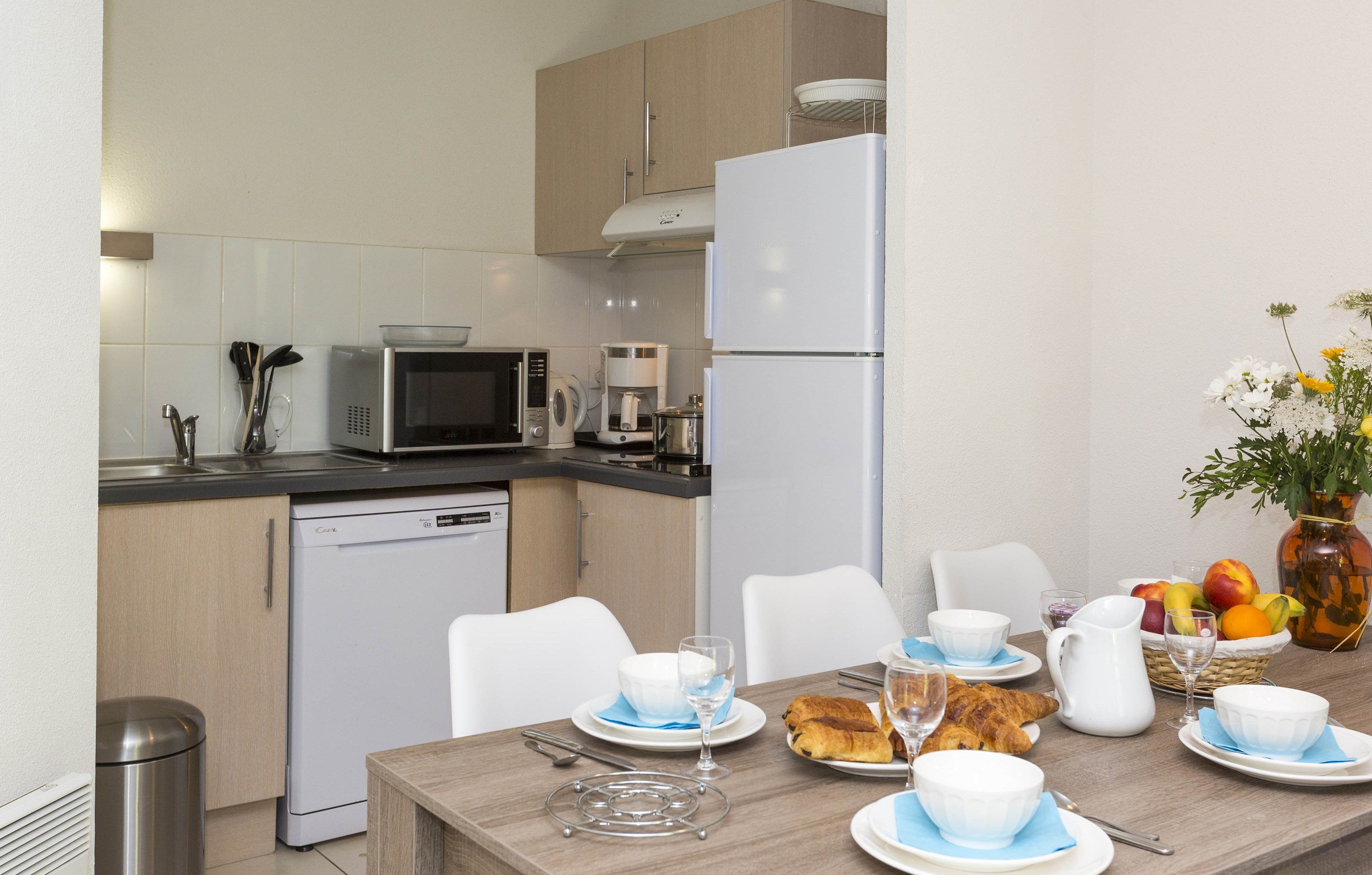 image Whip up a tasty snack in the kitchenette!