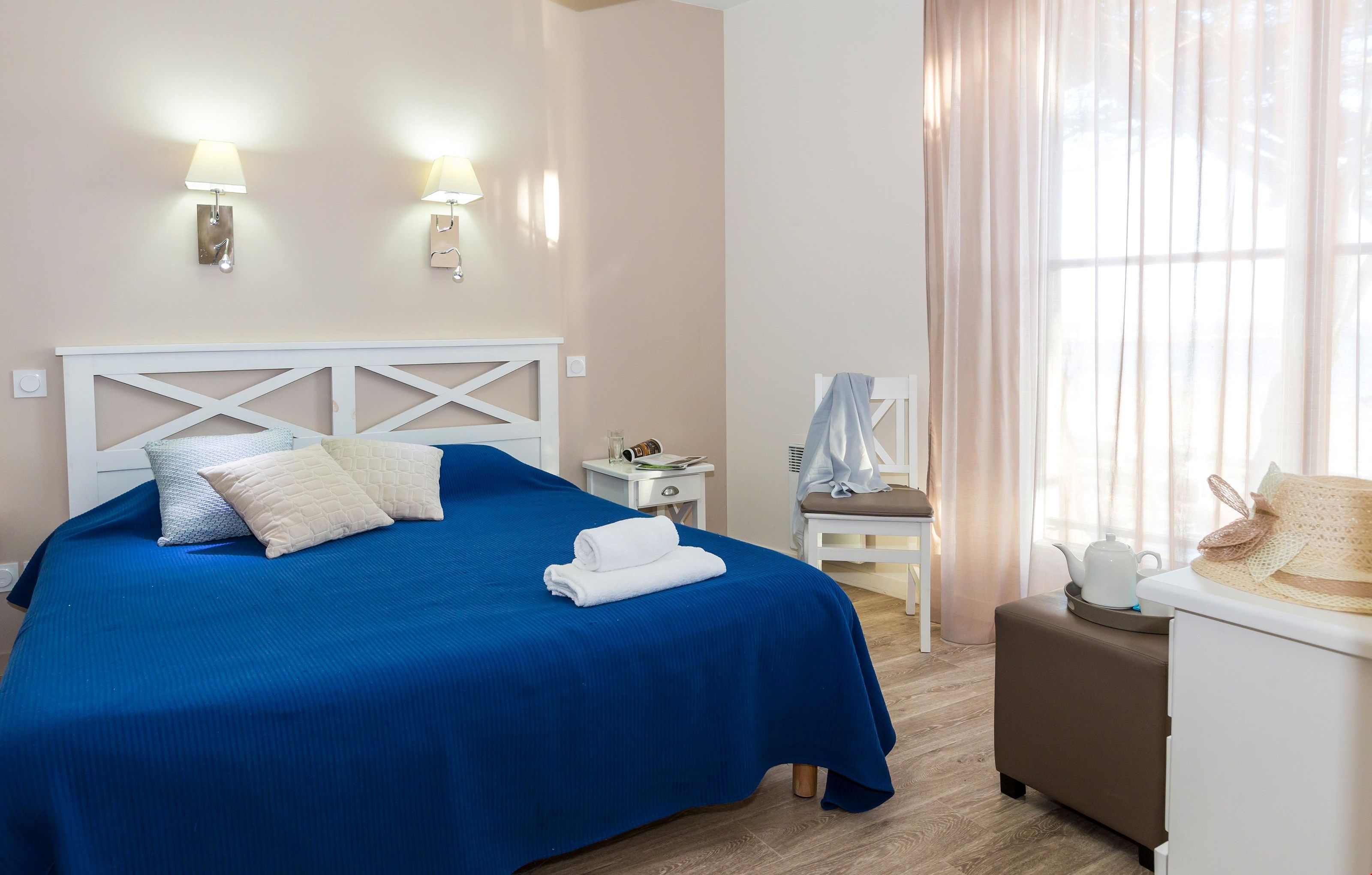 image Drift to sleep in the two bedrooms, featuring a variety of bedding options!