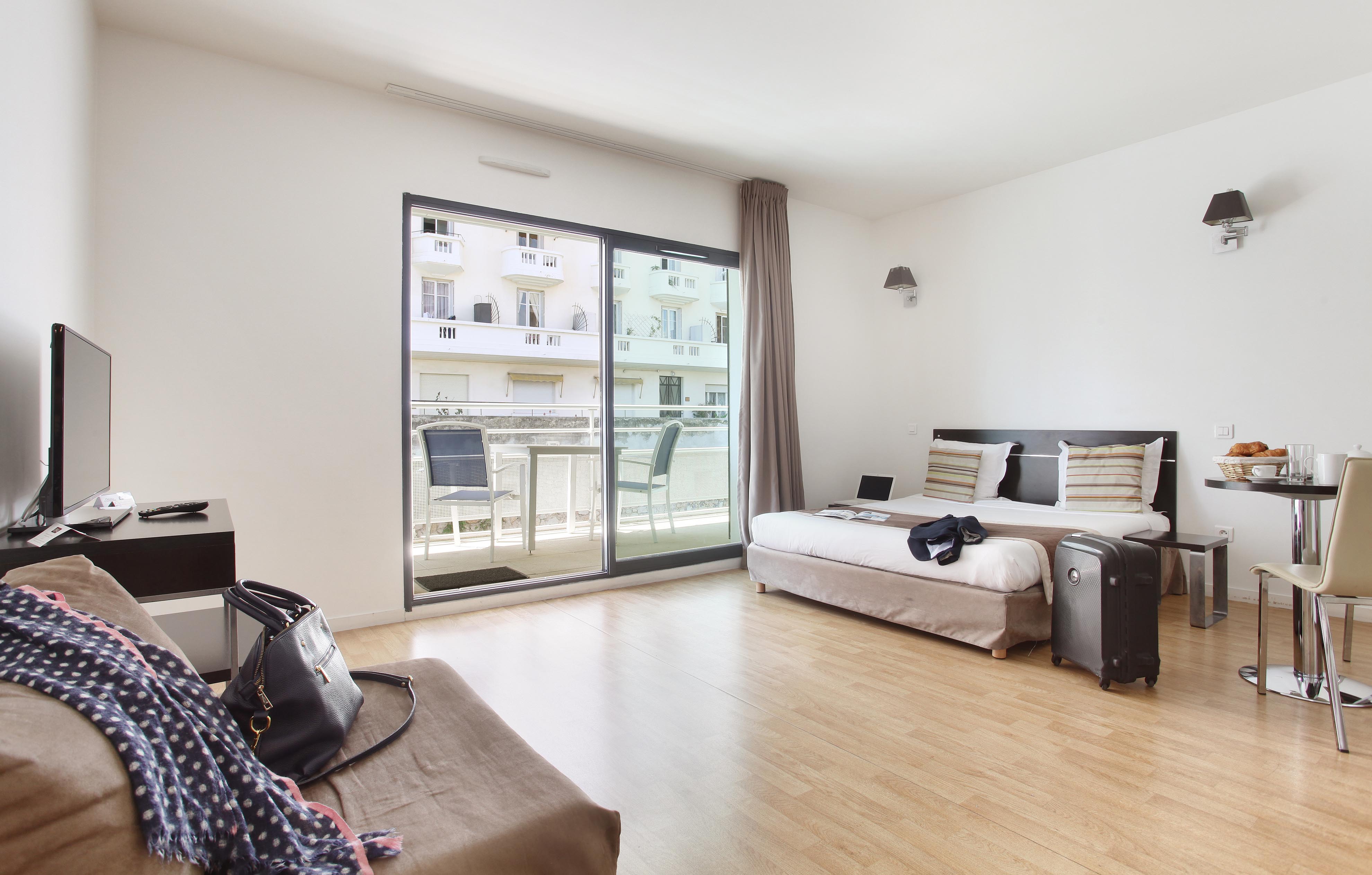image Settle in comfortably with space for up to three guests in this open and airy layout.