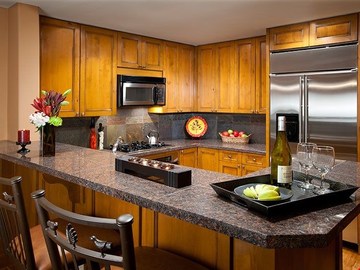 image Enjoy meals or adventure planning at the breakfast bar.