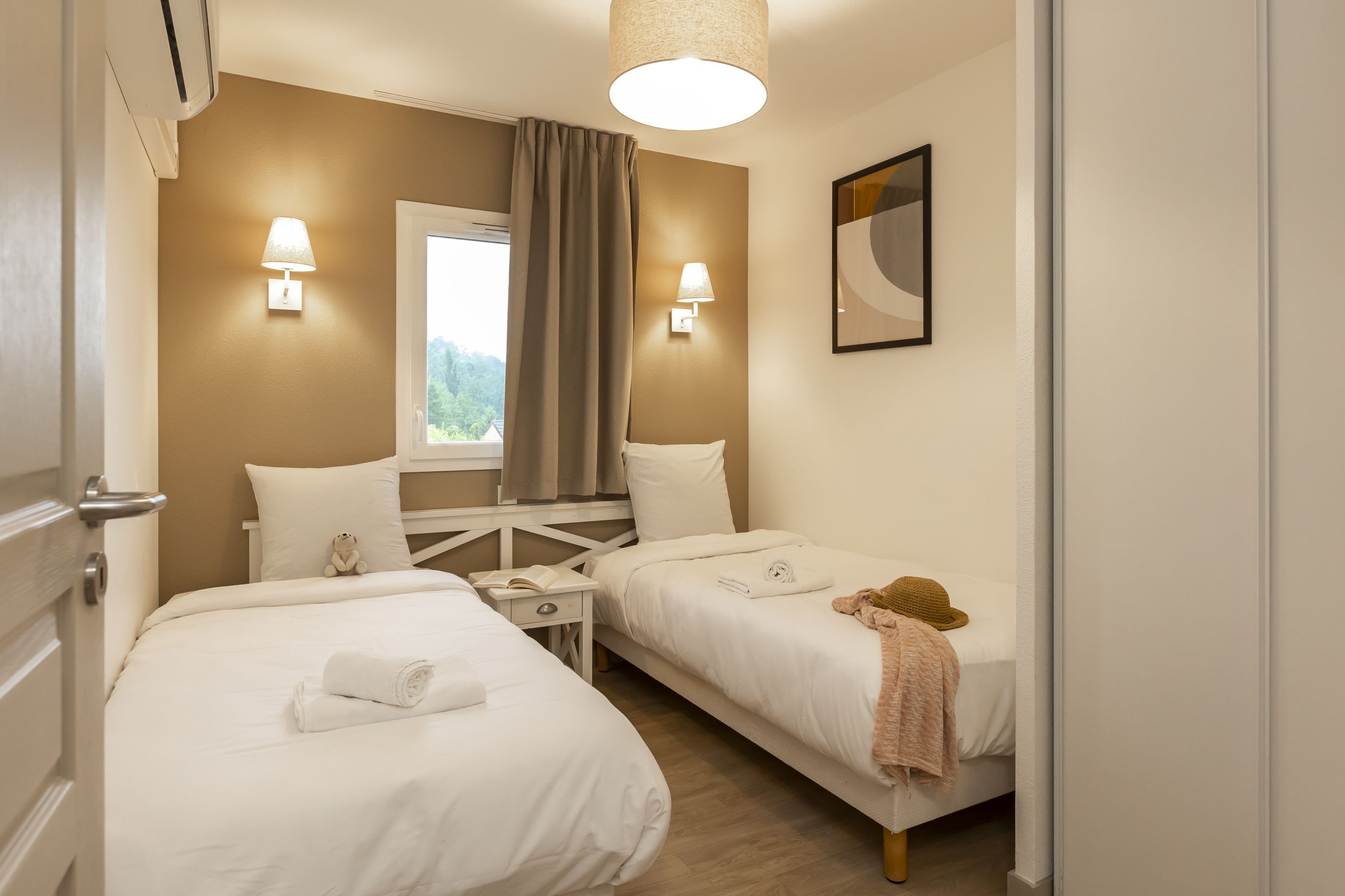 image Get a good night's rest in the cosy bedroom.