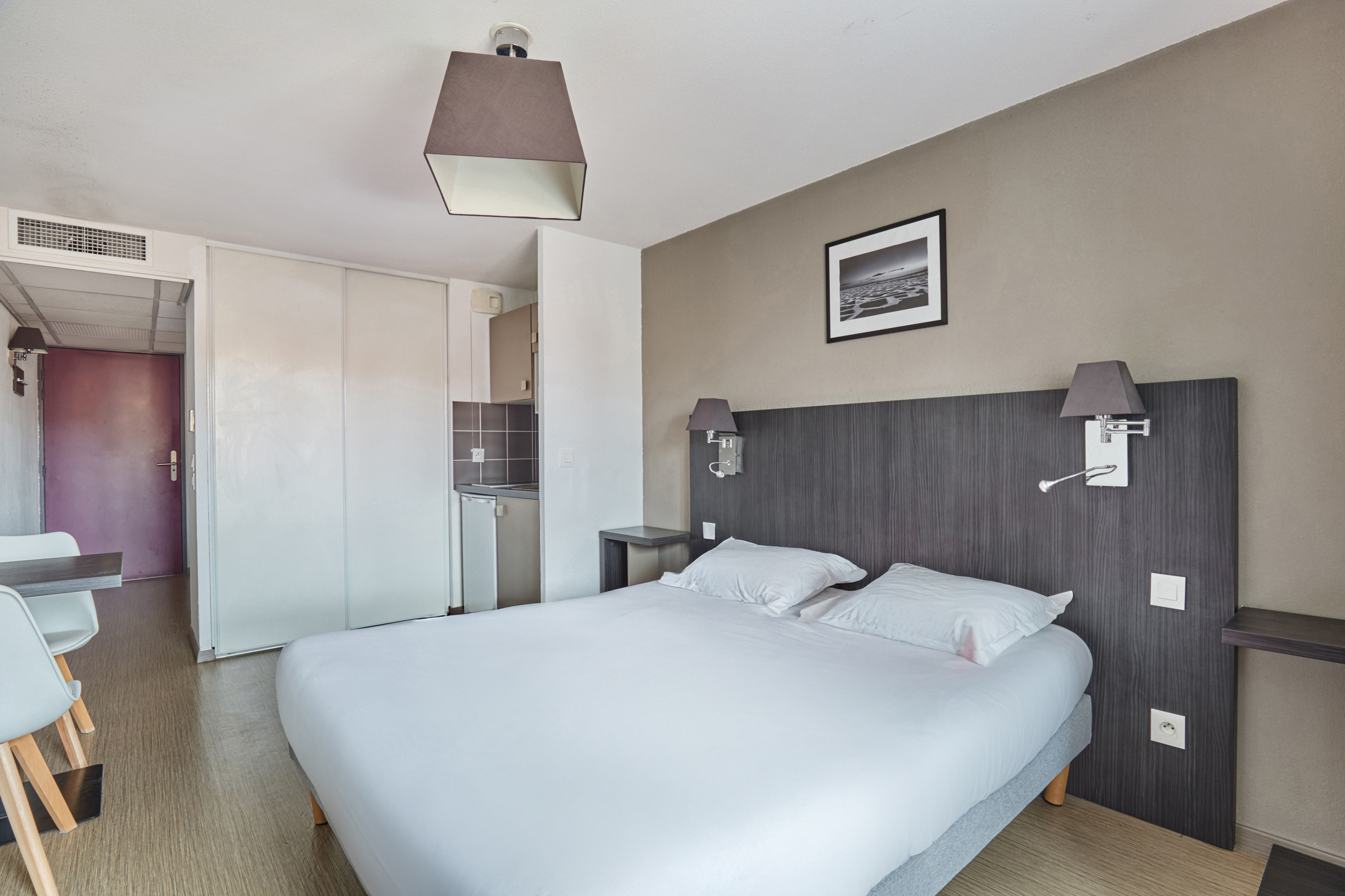 image Modern decor and comfortable amenities creating a welcoming space for a relaxing visit.